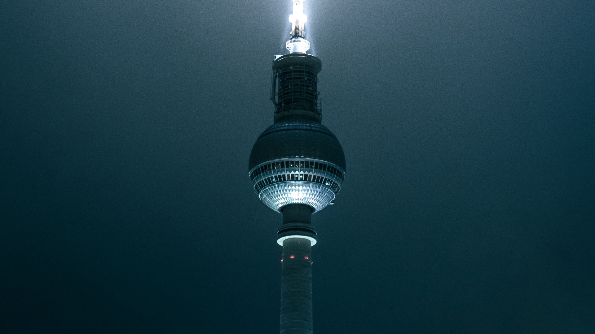 Fernsehturm Berlin Tower at Night HD Wallpaper