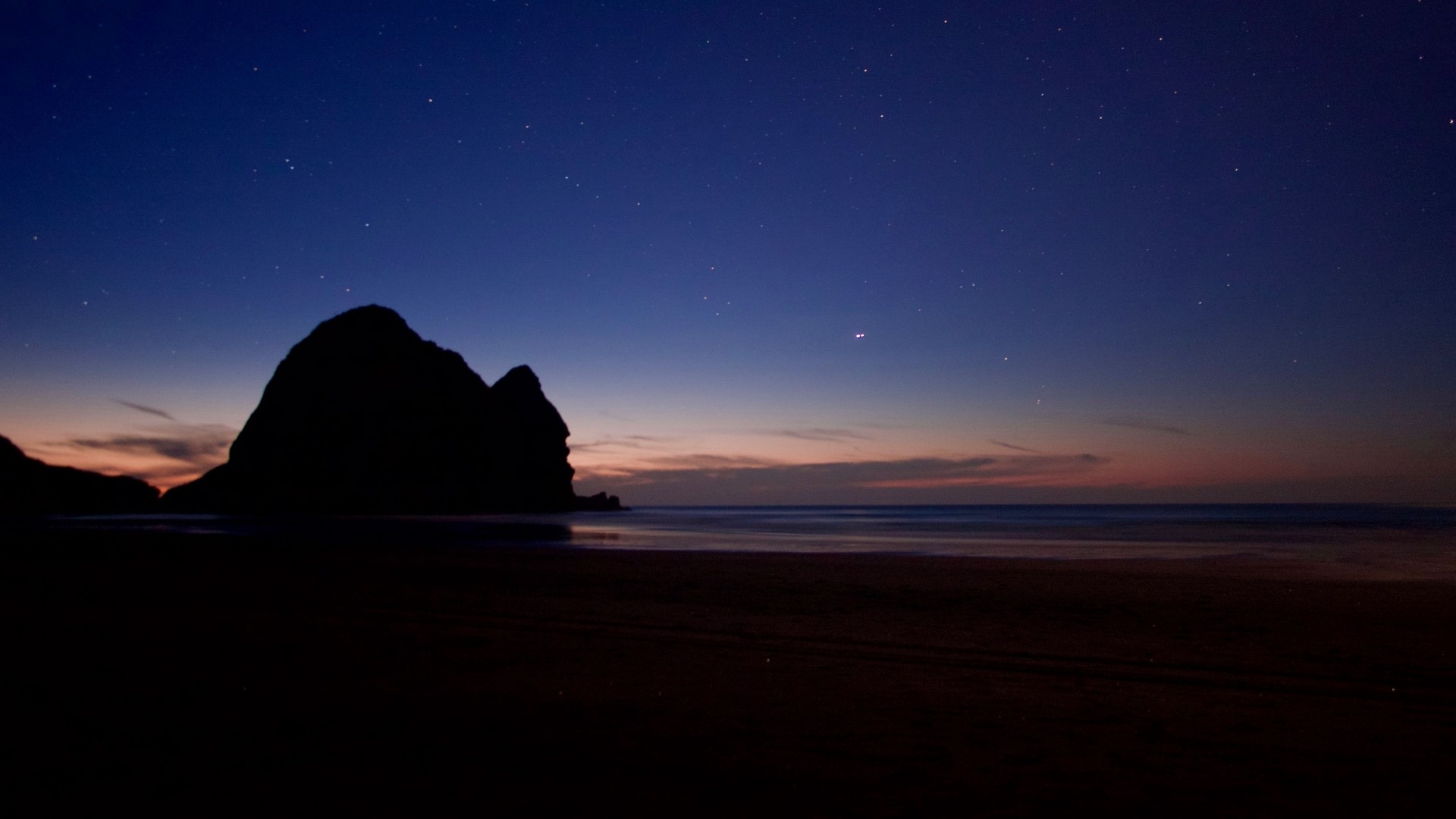 Beach at dusk with stars HD Wallpaper