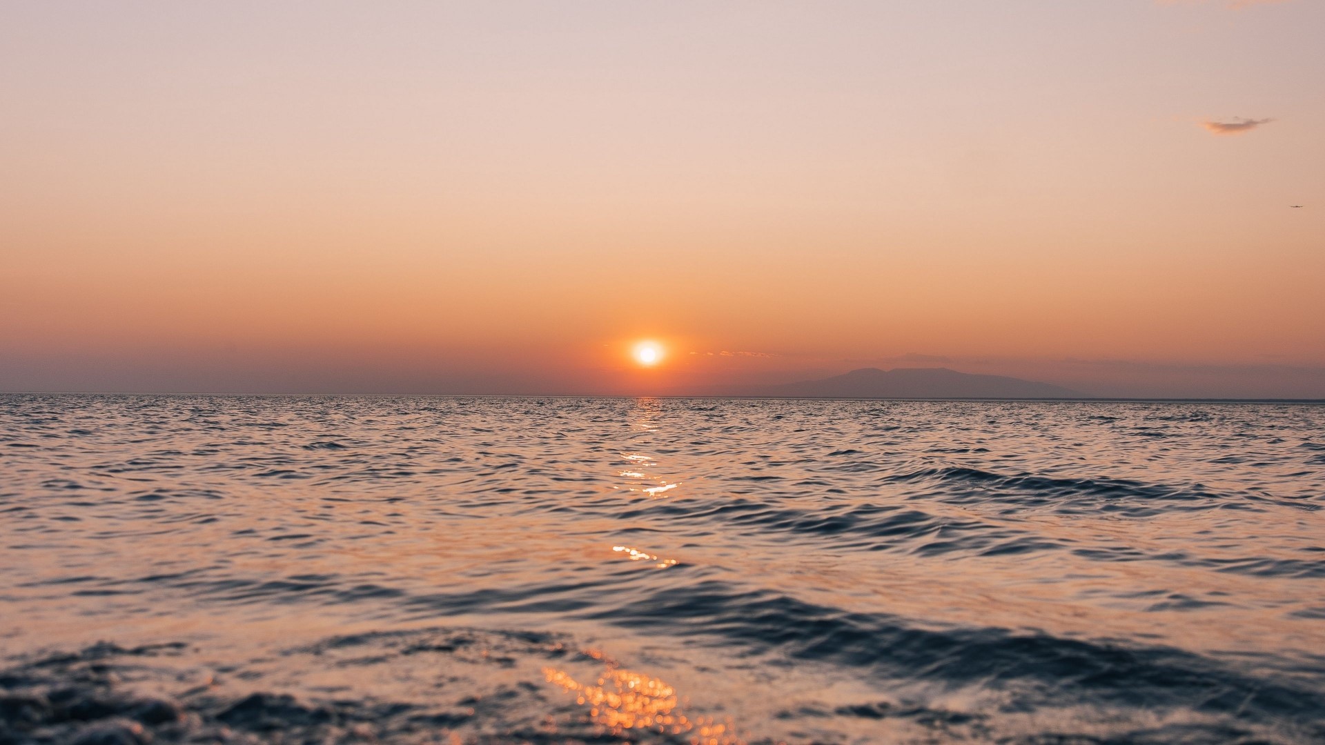 Sunset over the ocean HD Wallpaper