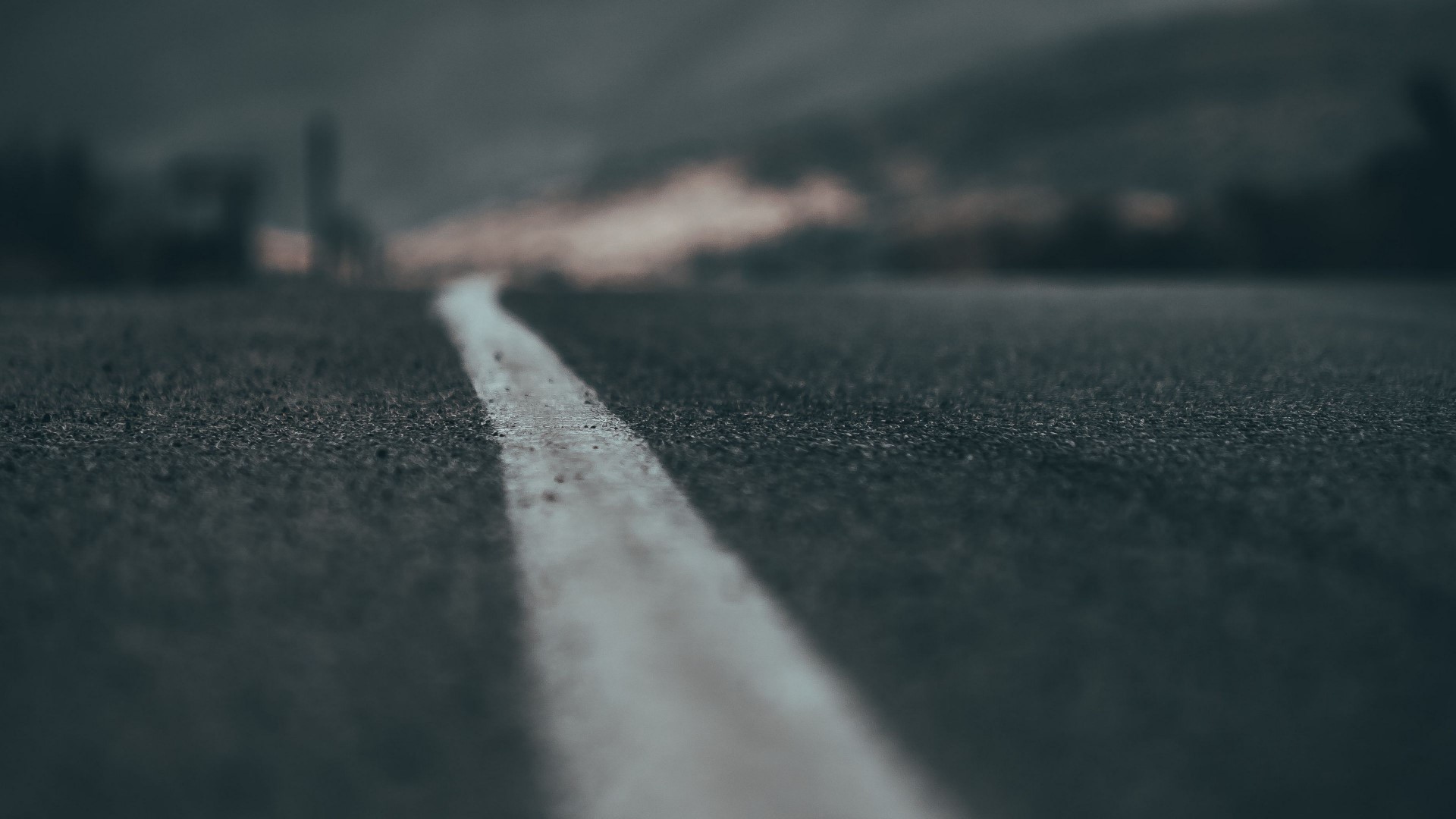 Road with white line HD Wallpaper
