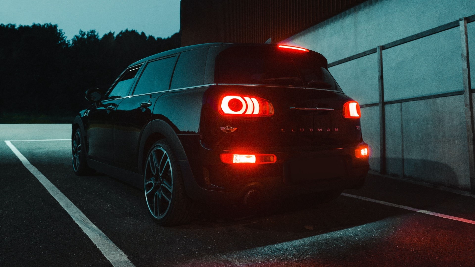 Black Mini Clubman at Night HD Wallpaper