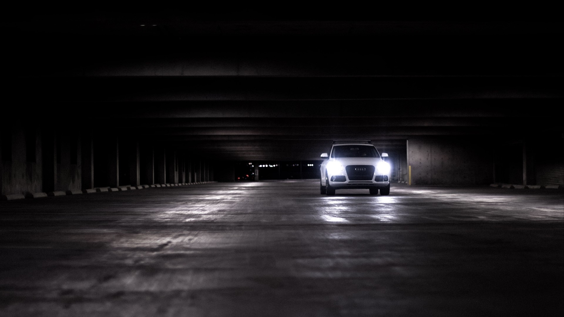 White Audi Q5 in a dark parking garage HD Wallpaper