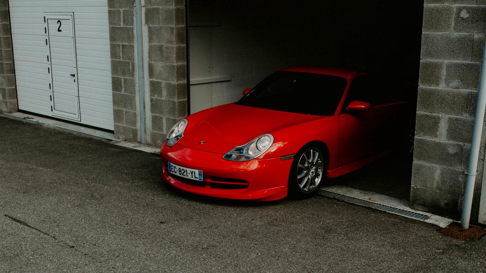 Red Porsche 911 in a garage HD Wallpaper