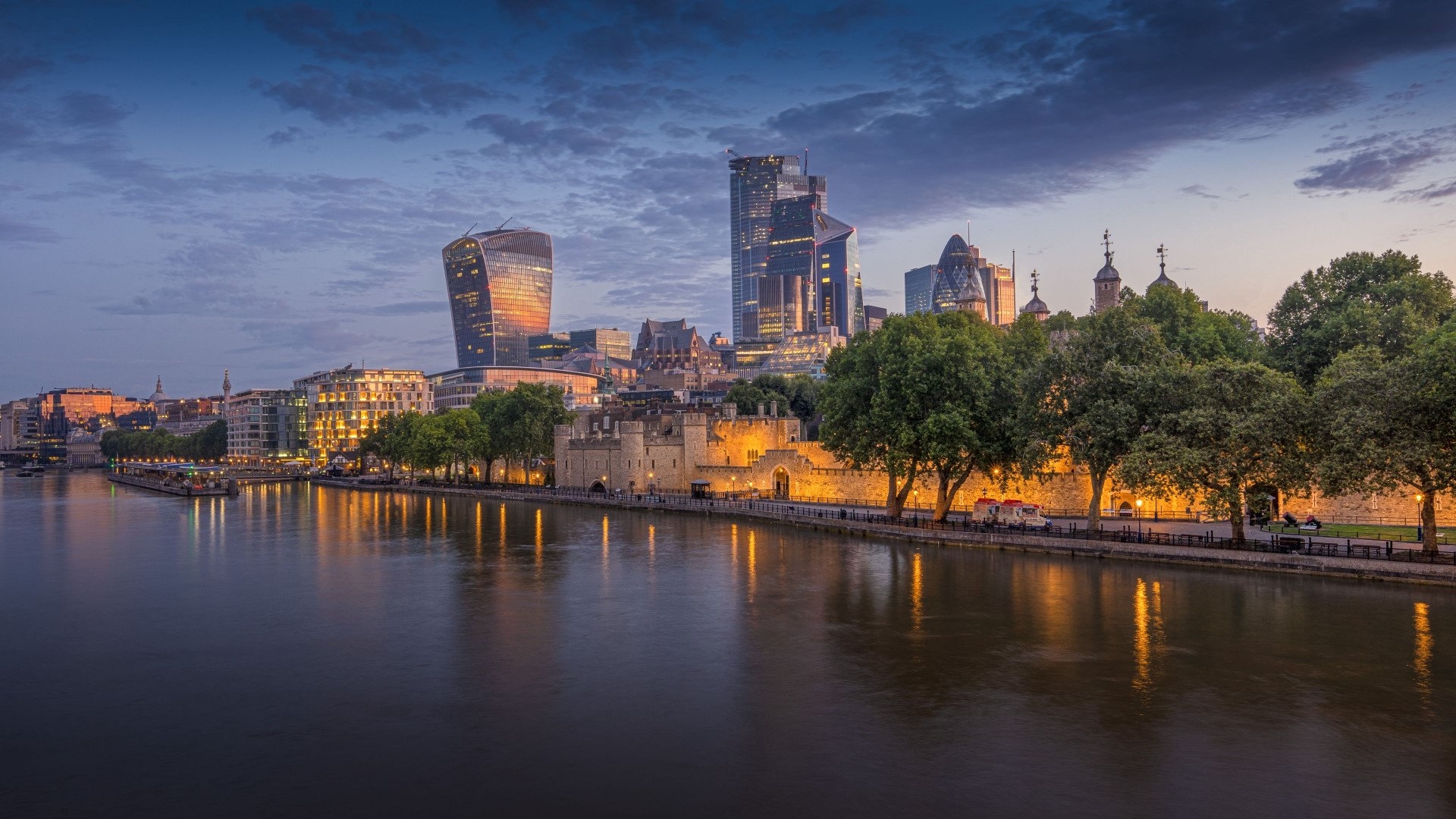 London skyline with Tower of London and River Thames at dusk HD Wallpaper