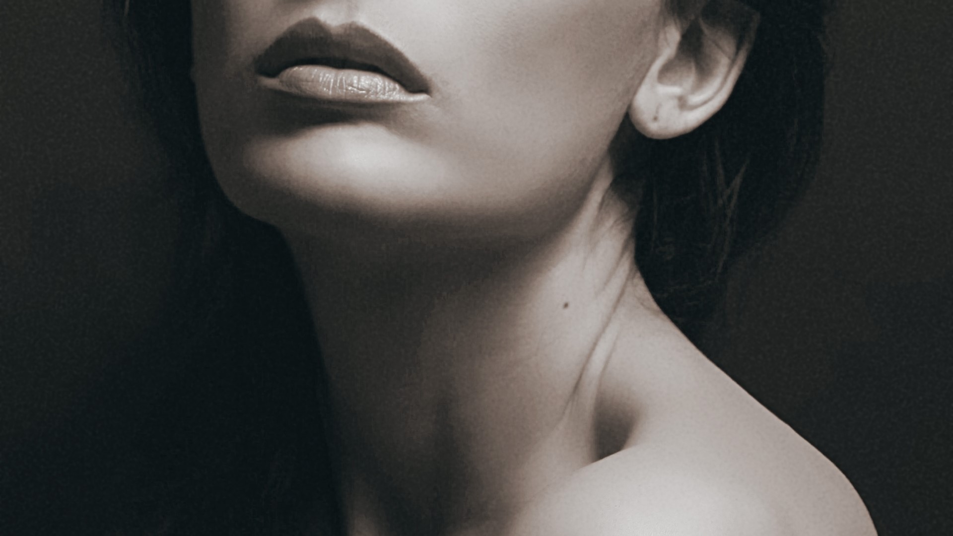 Close-up of a woman's neck and lips HD Wallpaper