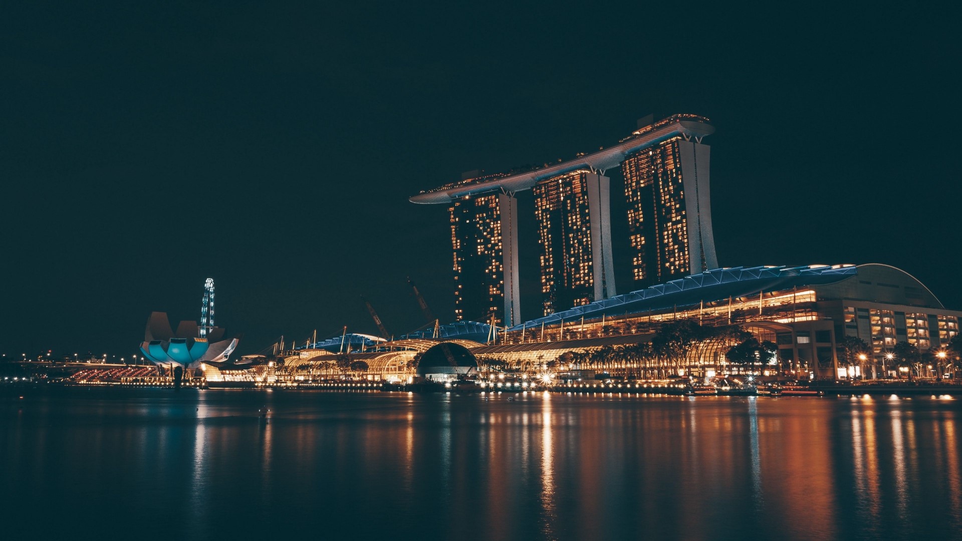 Marina Bay Sands hotel at night HD Wallpaper
