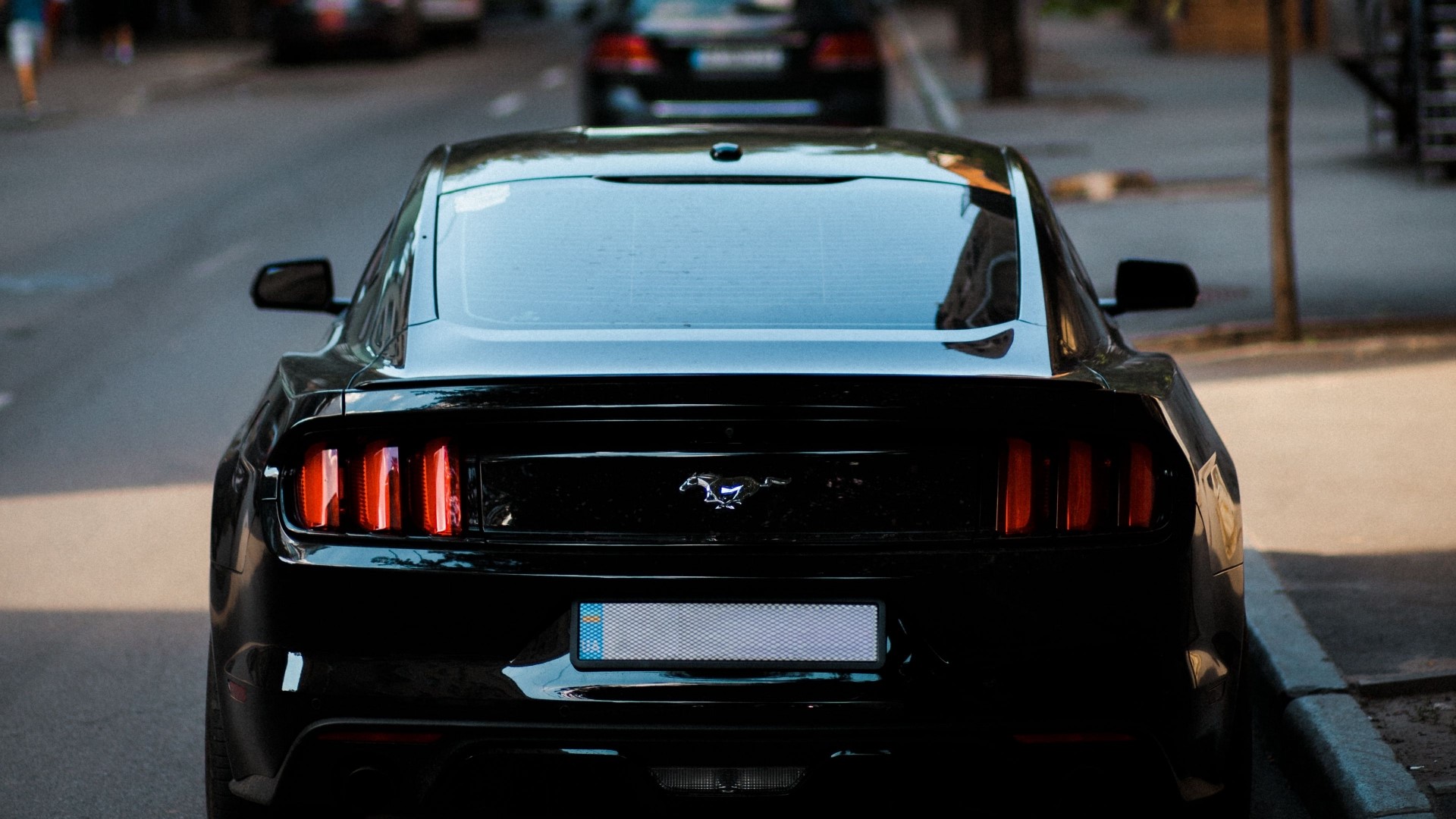 Black Ford Mustang parked on street HD Wallpaper