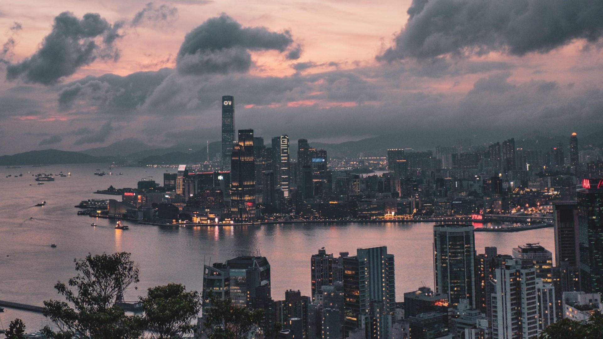 Hong Kong skyline at dusk HD Wallpaper