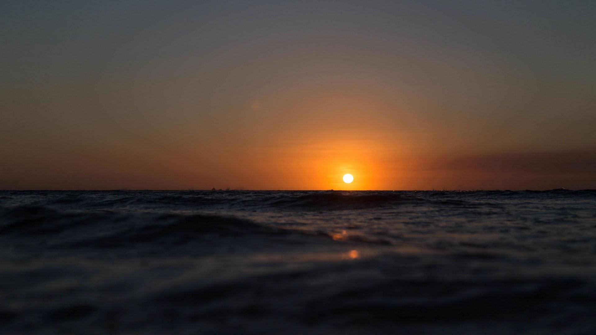 Sunset over the ocean HD Wallpaper