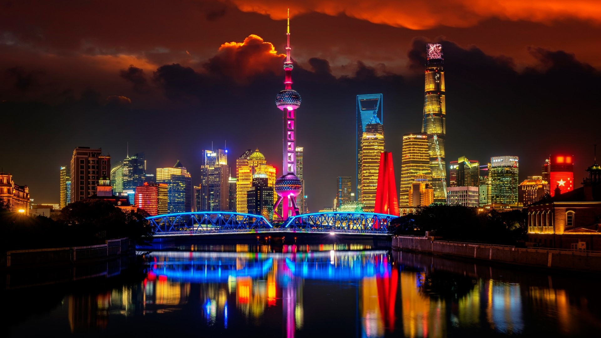 Shanghai skyline with Oriental Pearl Tower at night HD Wallpaper