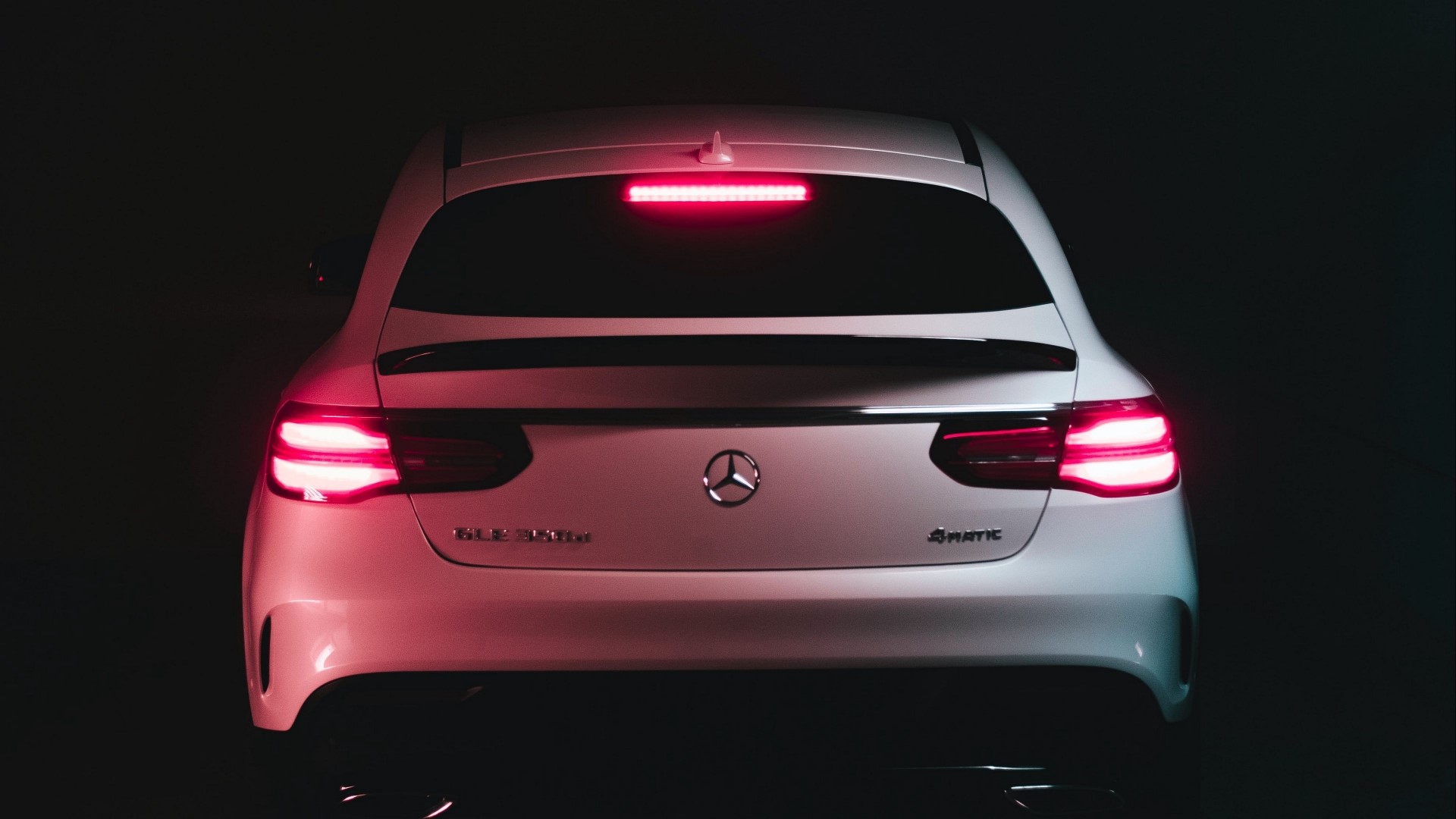 Mercedes-Benz GLE 350d 4Matic rear view HD Wallpaper
