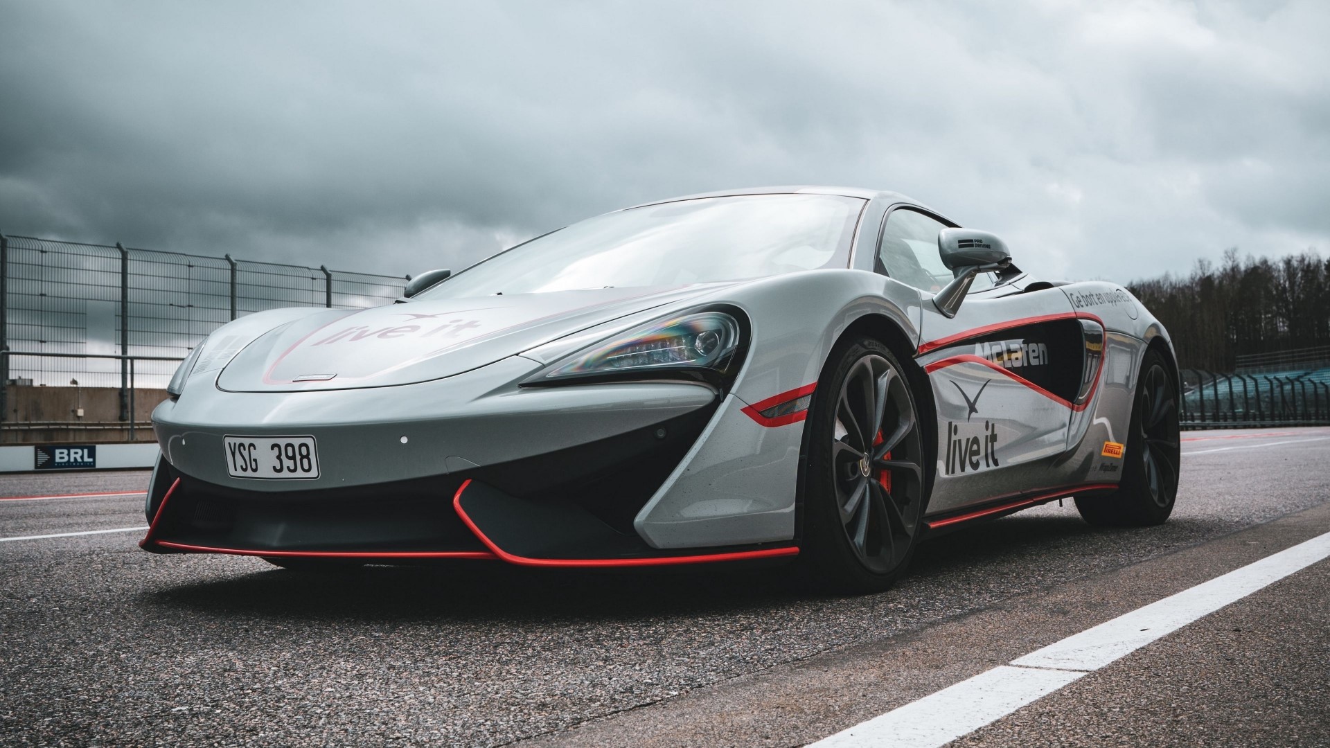 McLaren 600LT Spider with 'Live It' livery HD Wallpaper