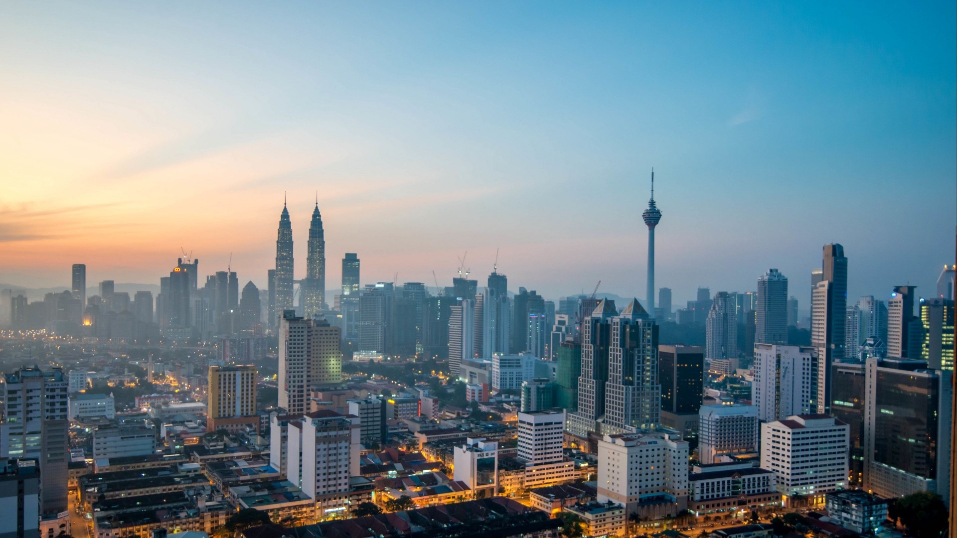 Kuala Lumpur skyline with Petronas Towers and KL Tower HD Wallpaper