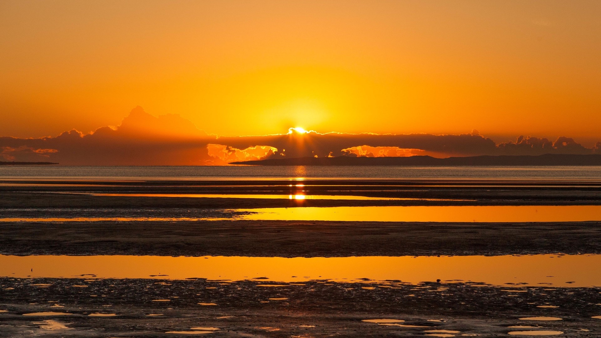 Sunset over the ocean with clouds HD Wallpaper