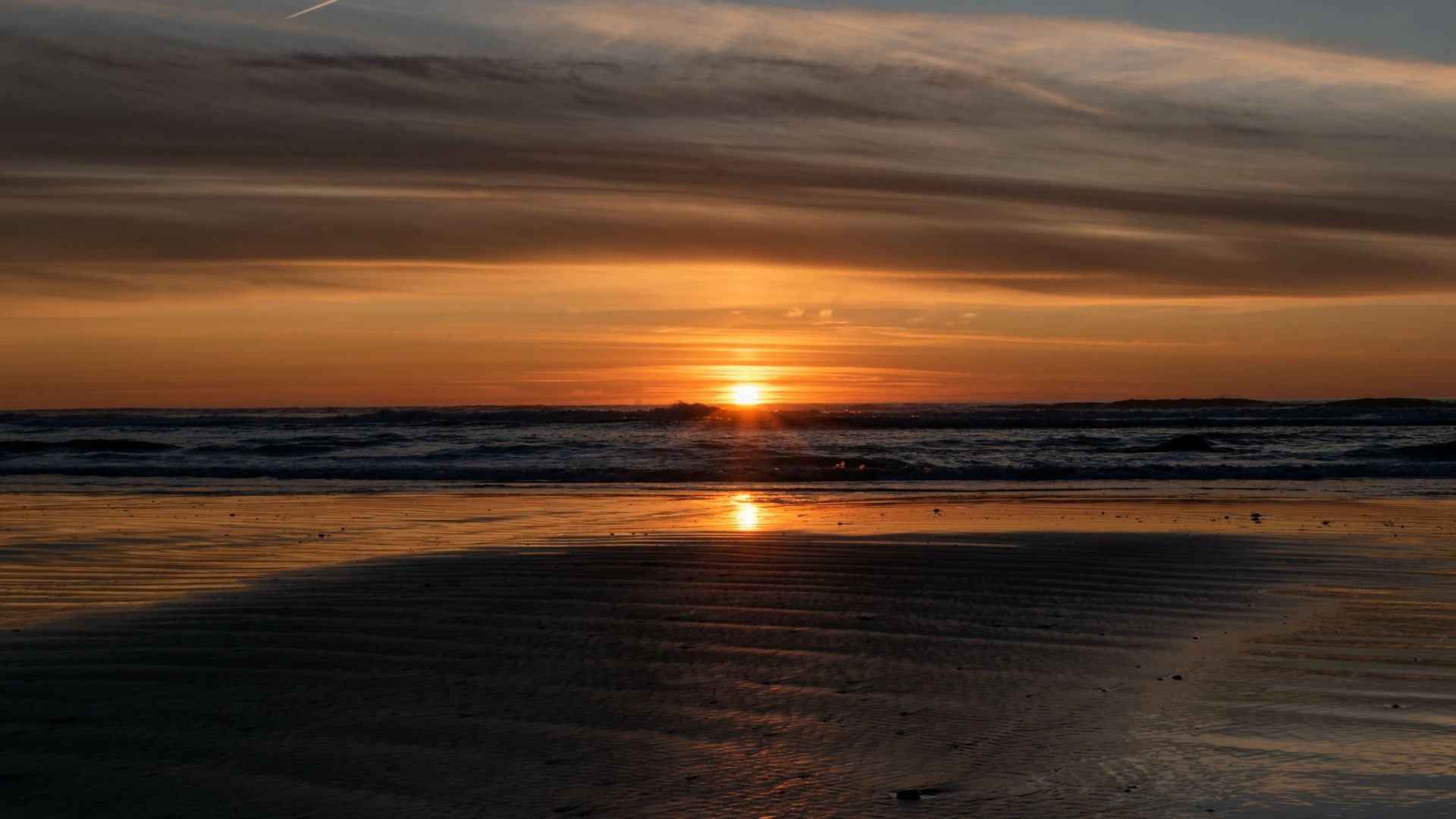 Sunset over the ocean with clouds HD Wallpaper