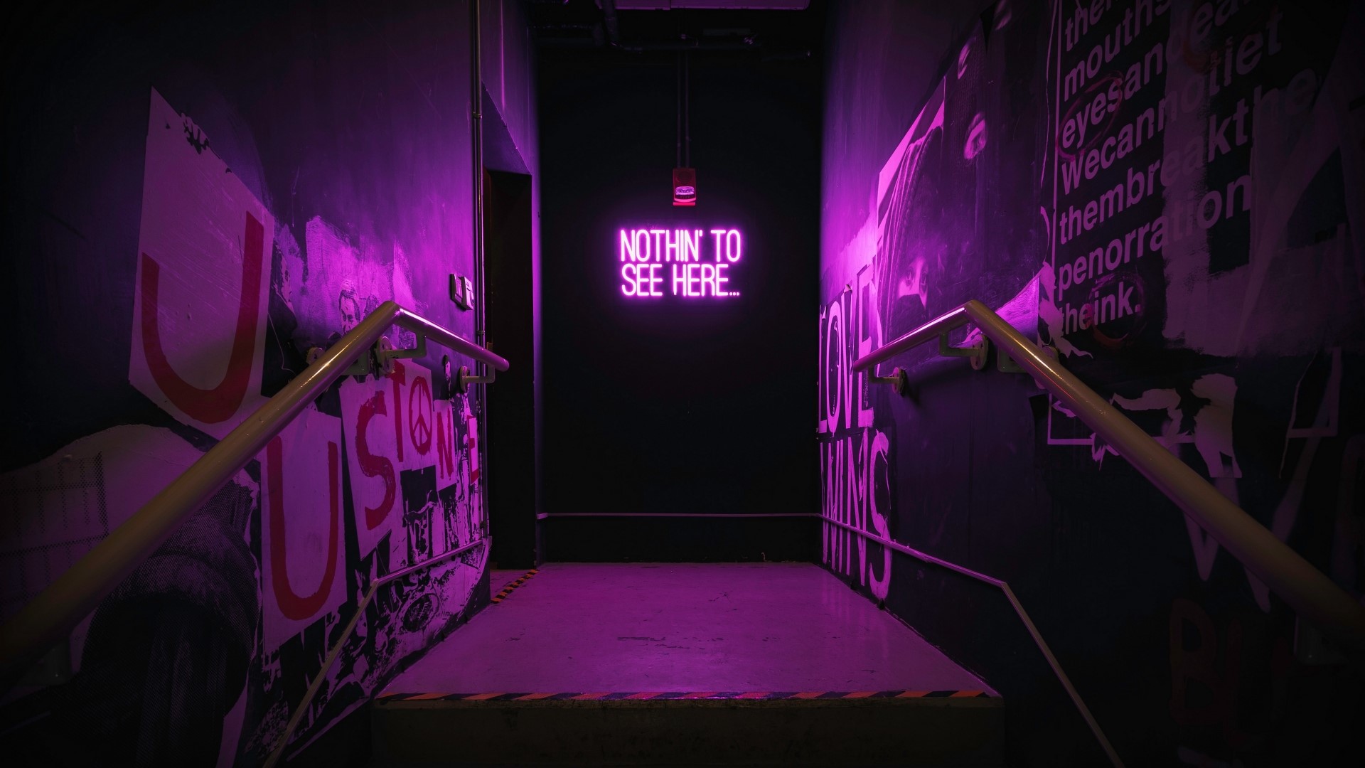 Neon sign 'Nothin to see here' in a hallway HD Wallpaper