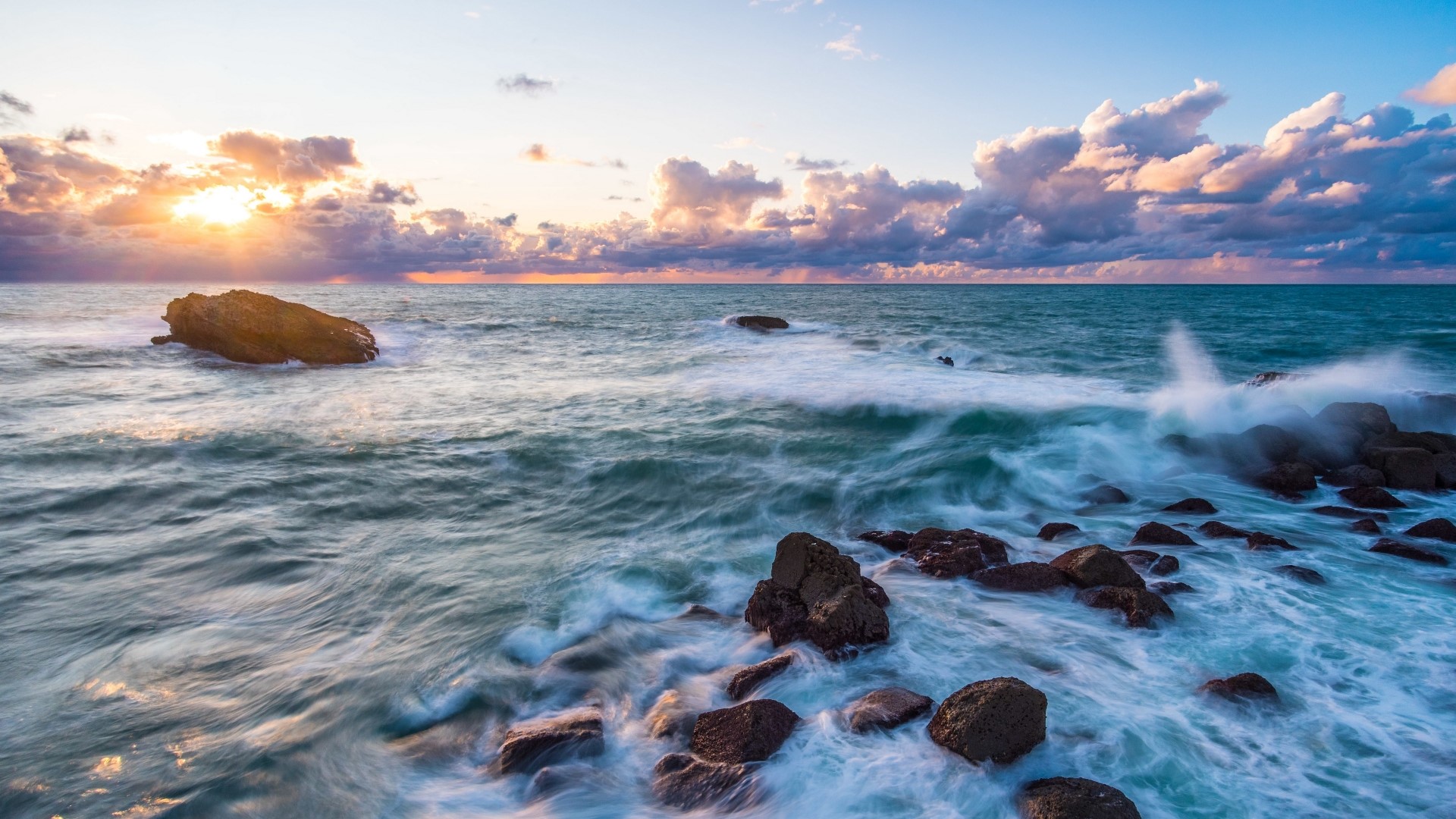 Ocean waves crashing on rocks at sunset HD Wallpaper