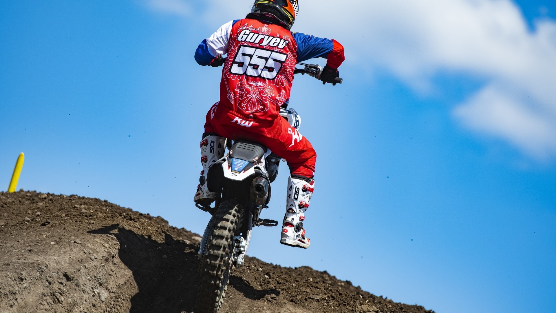 Motocross rider Gurvey 555 in action HD Wallpaper
