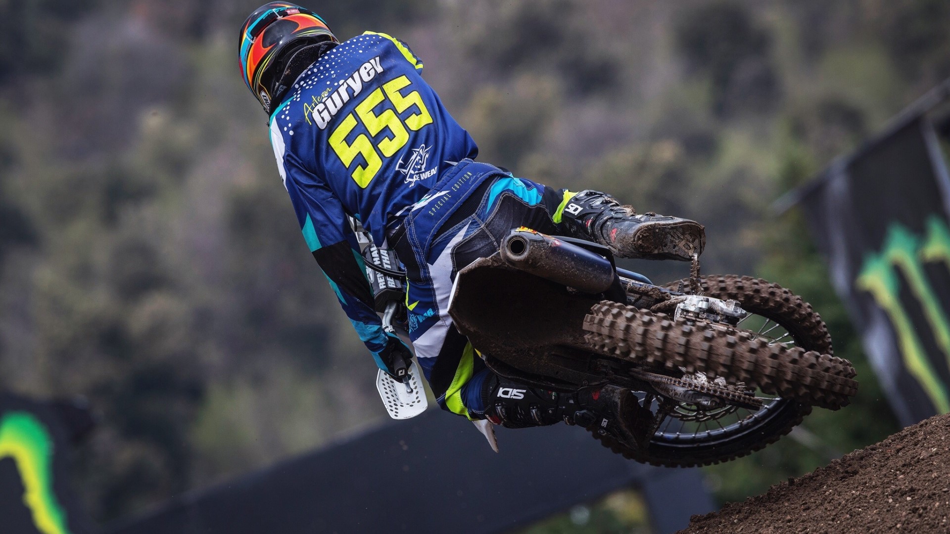 Motocross rider "Guriyev 555" in action HD Wallpaper
