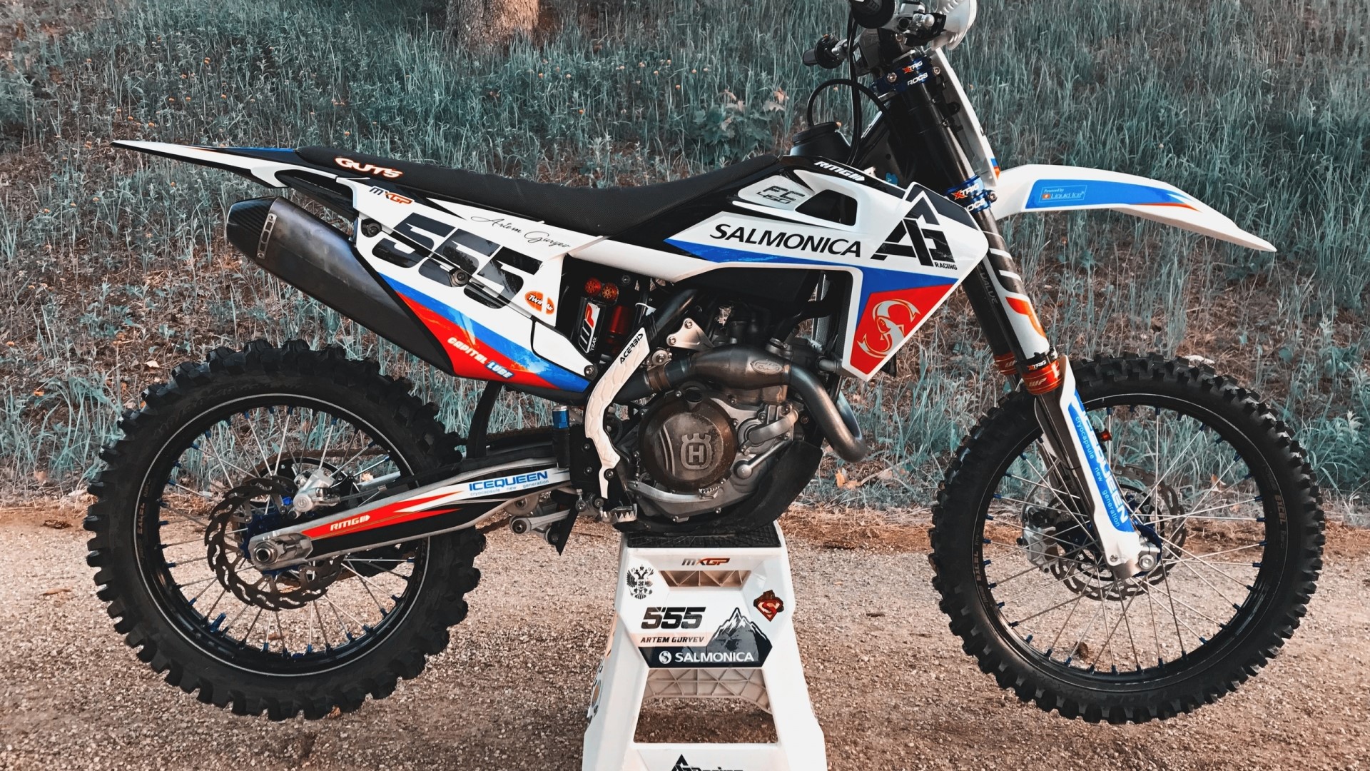 Husqvarna Motocross Motorcycle with 555 Graphics HD Wallpaper