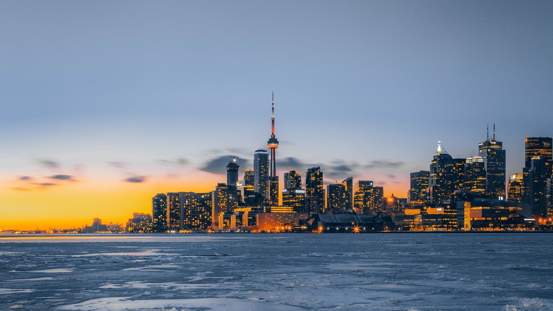 Toronto Skyline at Dusk with CN Tower HD Wallpaper