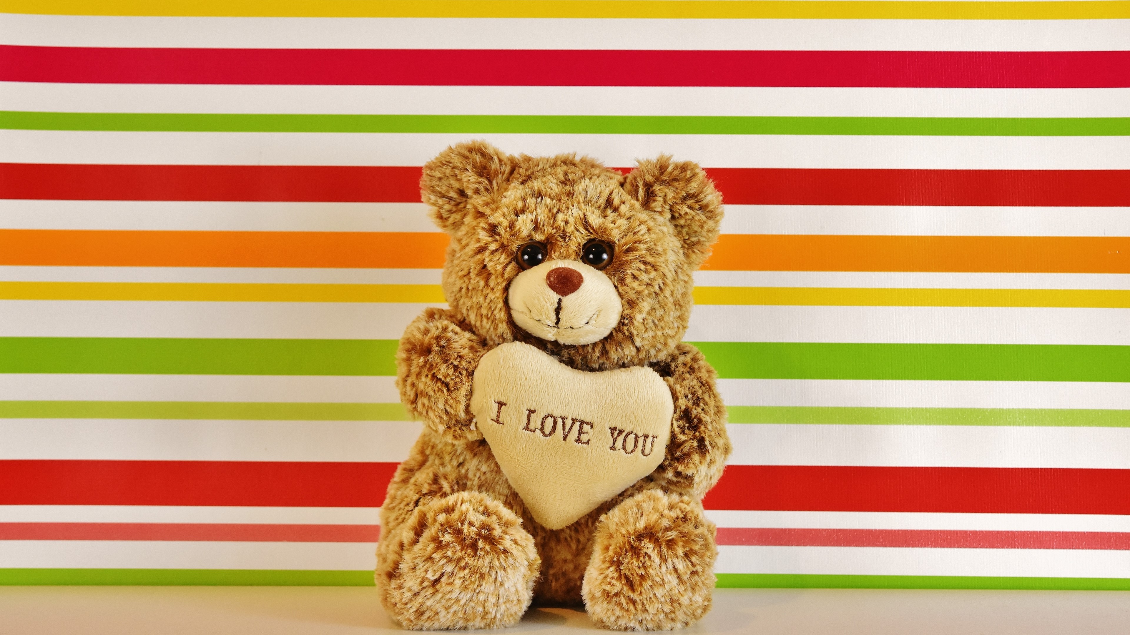 Teddy bear with "I LOVE YOU" heart HD Wallpaper