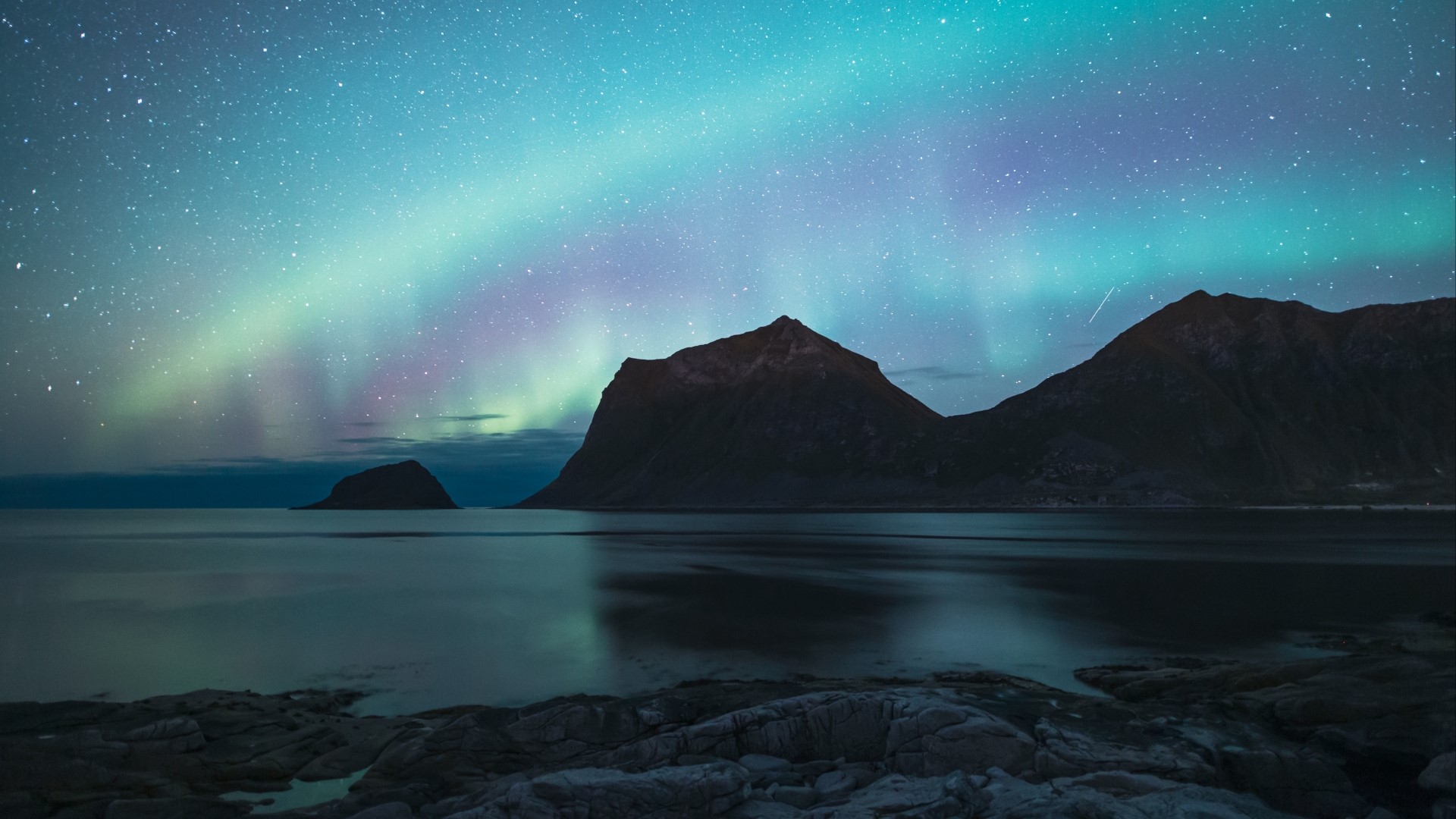 Northern Lights over Mountains and Ocean HD Wallpaper