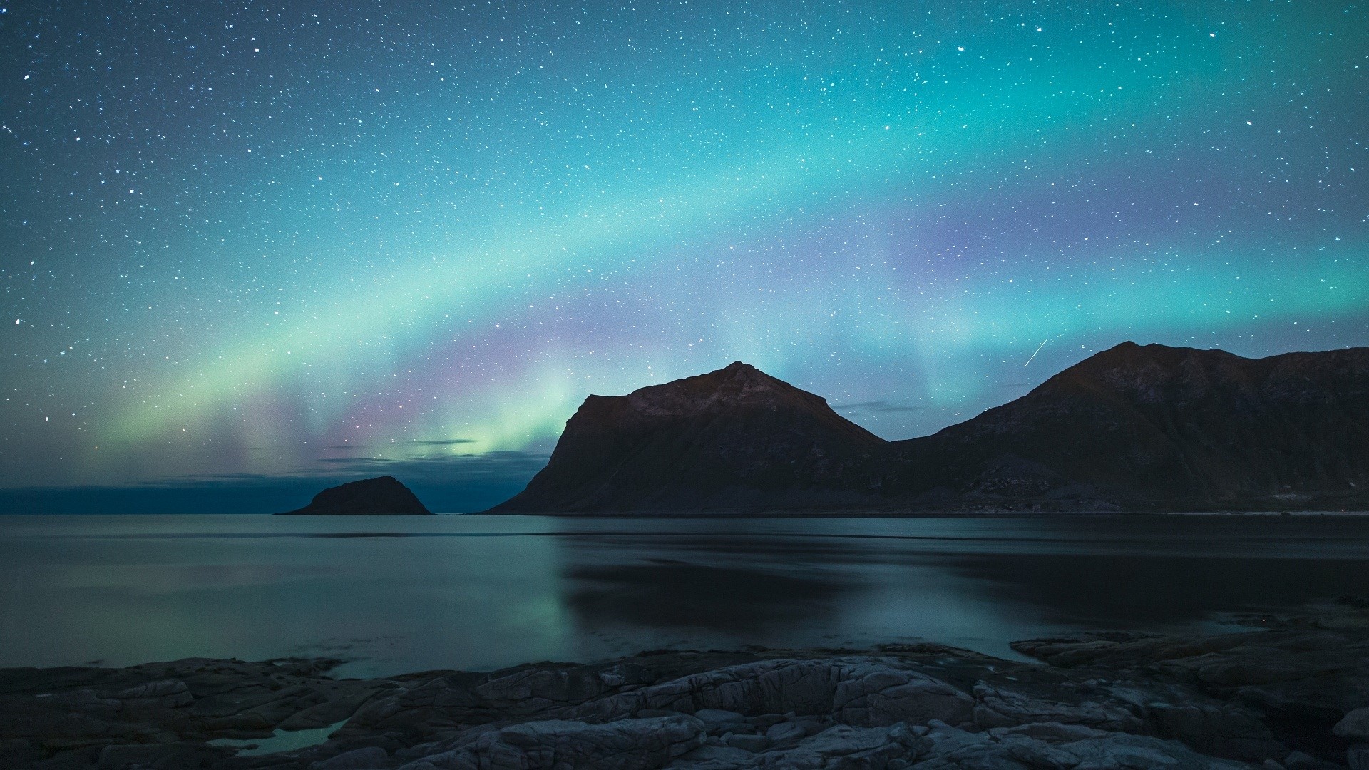 Northern Lights over Mountains and Ocean HD Wallpaper