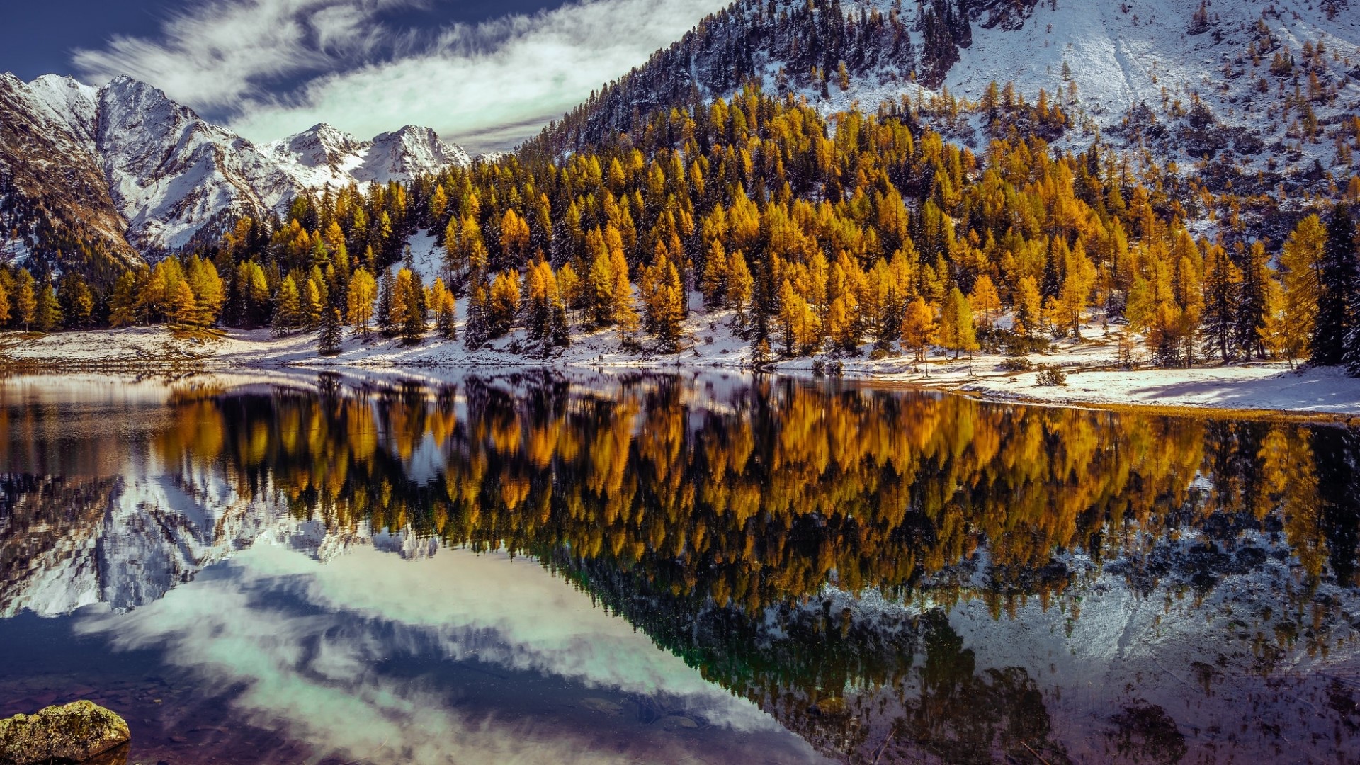 Autumn trees reflected in a mountain lake HD Wallpaper