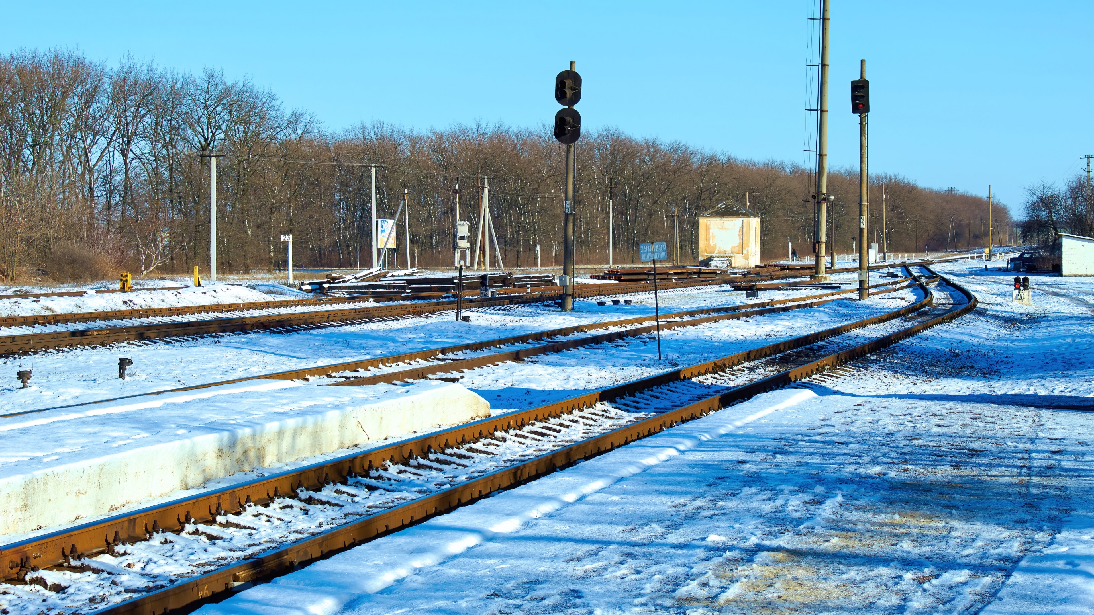 4K Railway Tracks in Winter HD Wallpaper