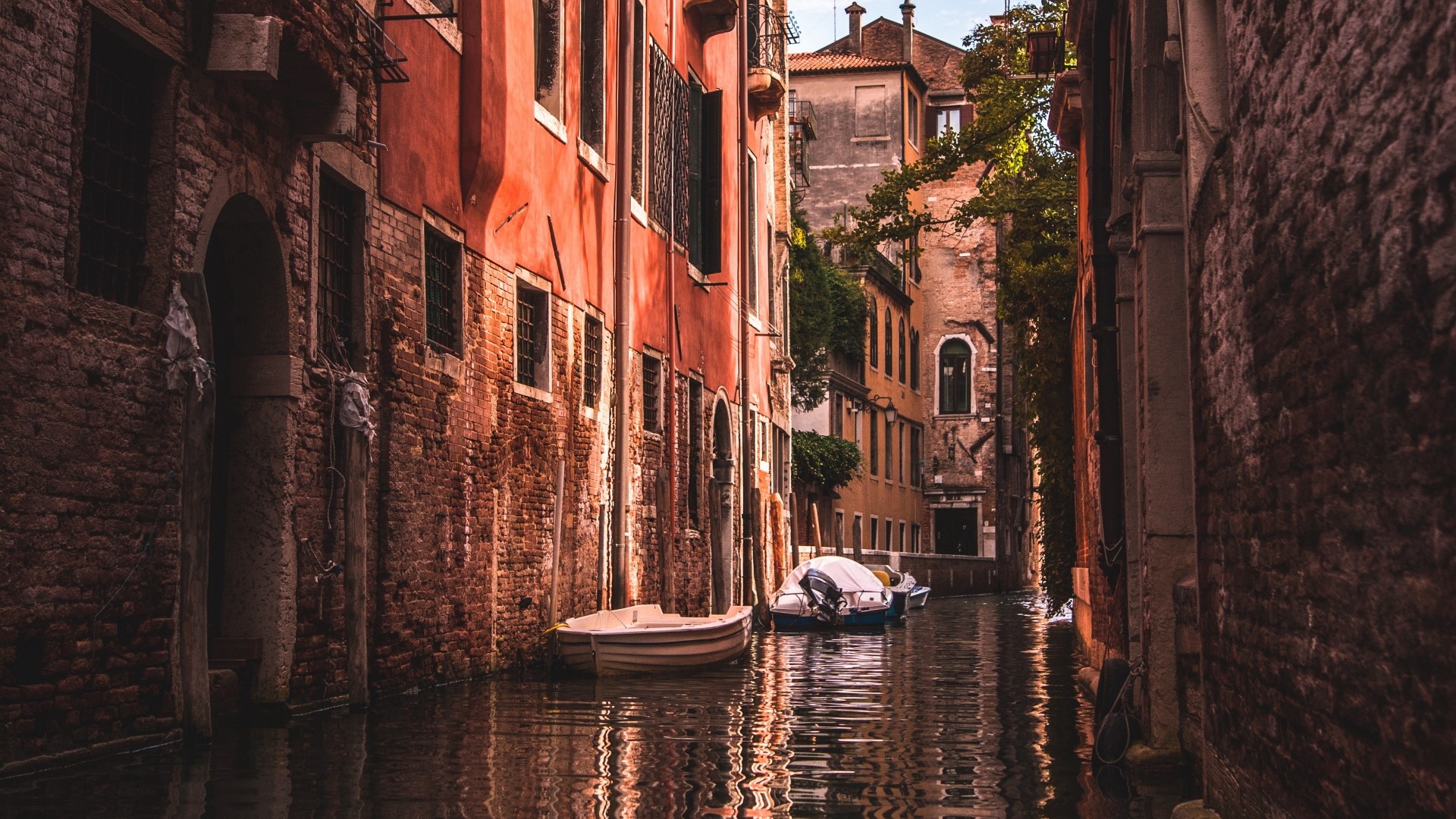 Venice Canal with Boats and Buildings HD Wallpaper