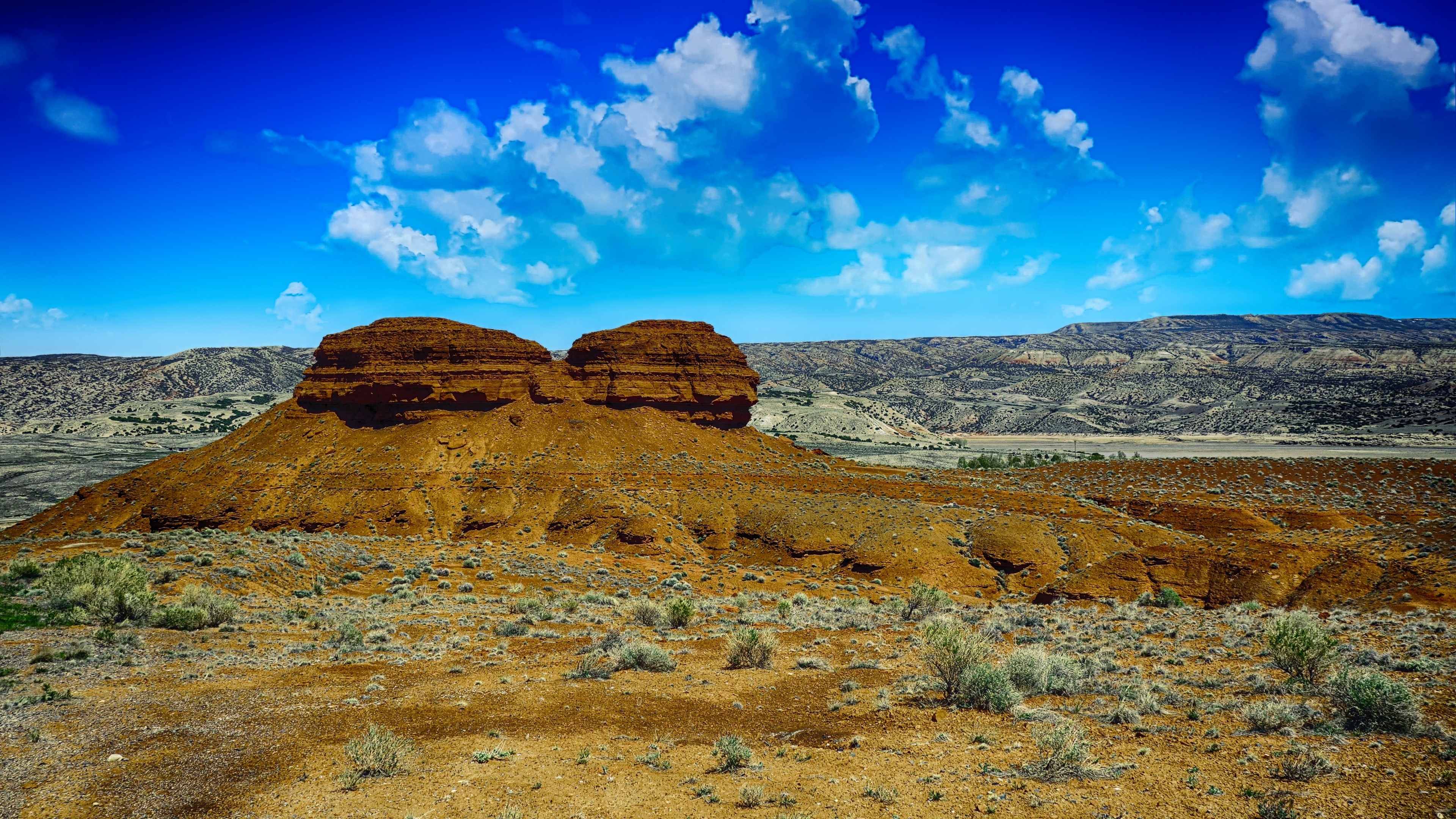 4K Desert Landscape with Rock Formation HD Wallpaper