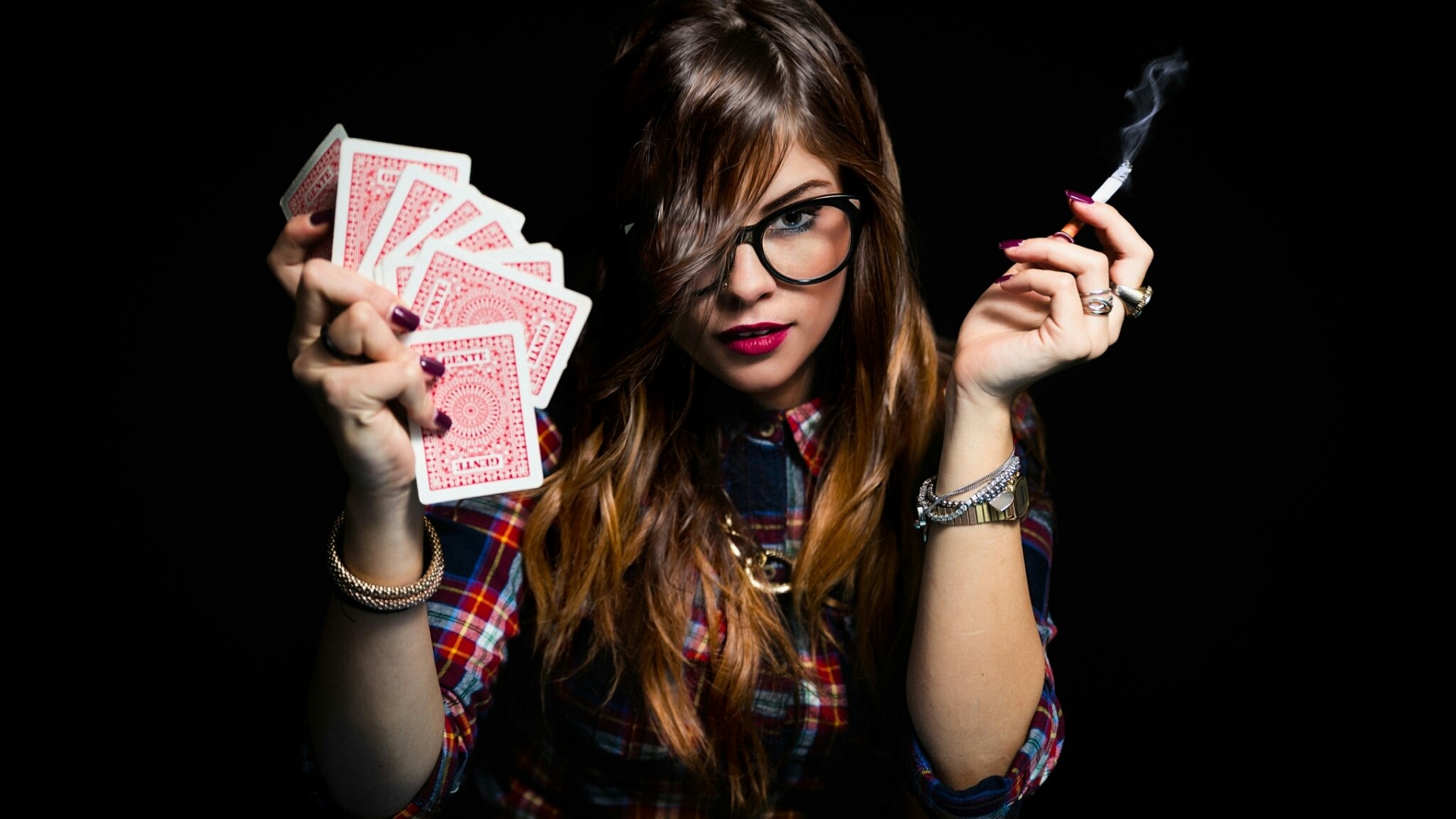 Woman holding playing cards and smoking HD Wallpaper