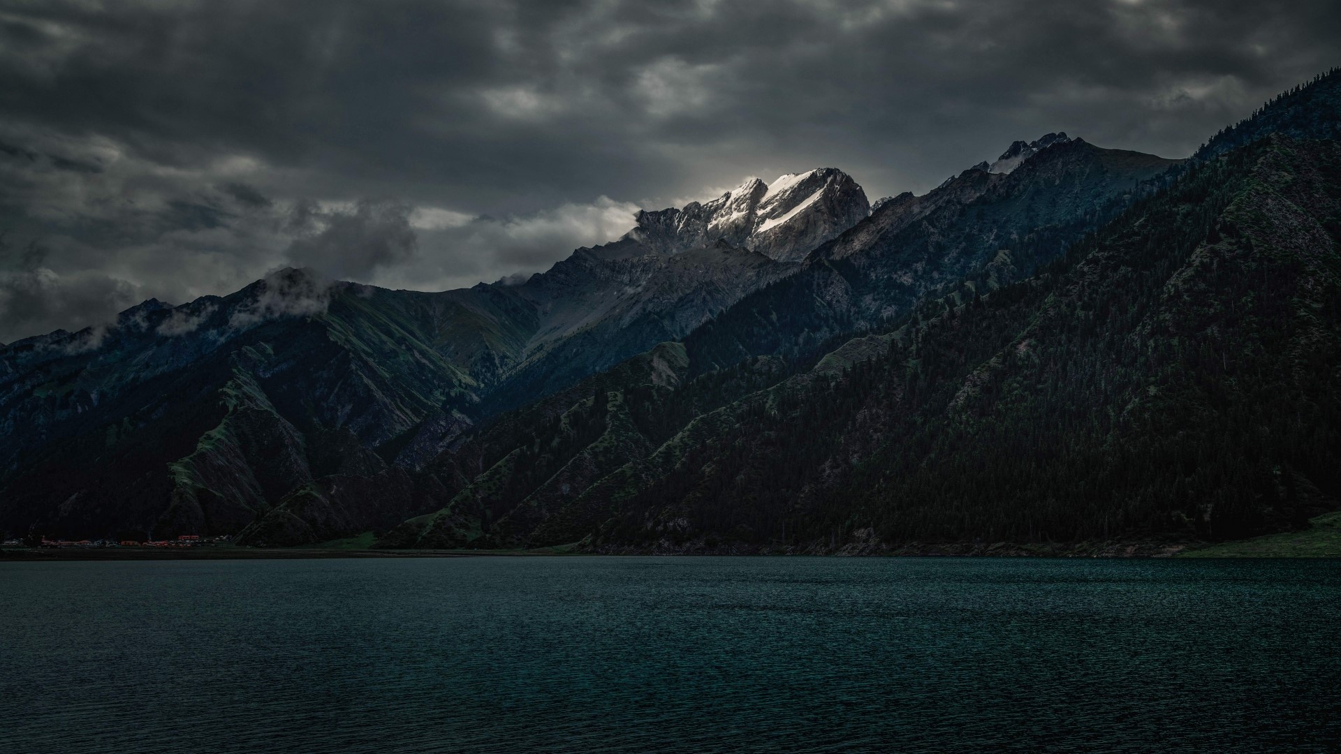 Lake and Mountains Under Dramatic Clouds HD Wallpaper