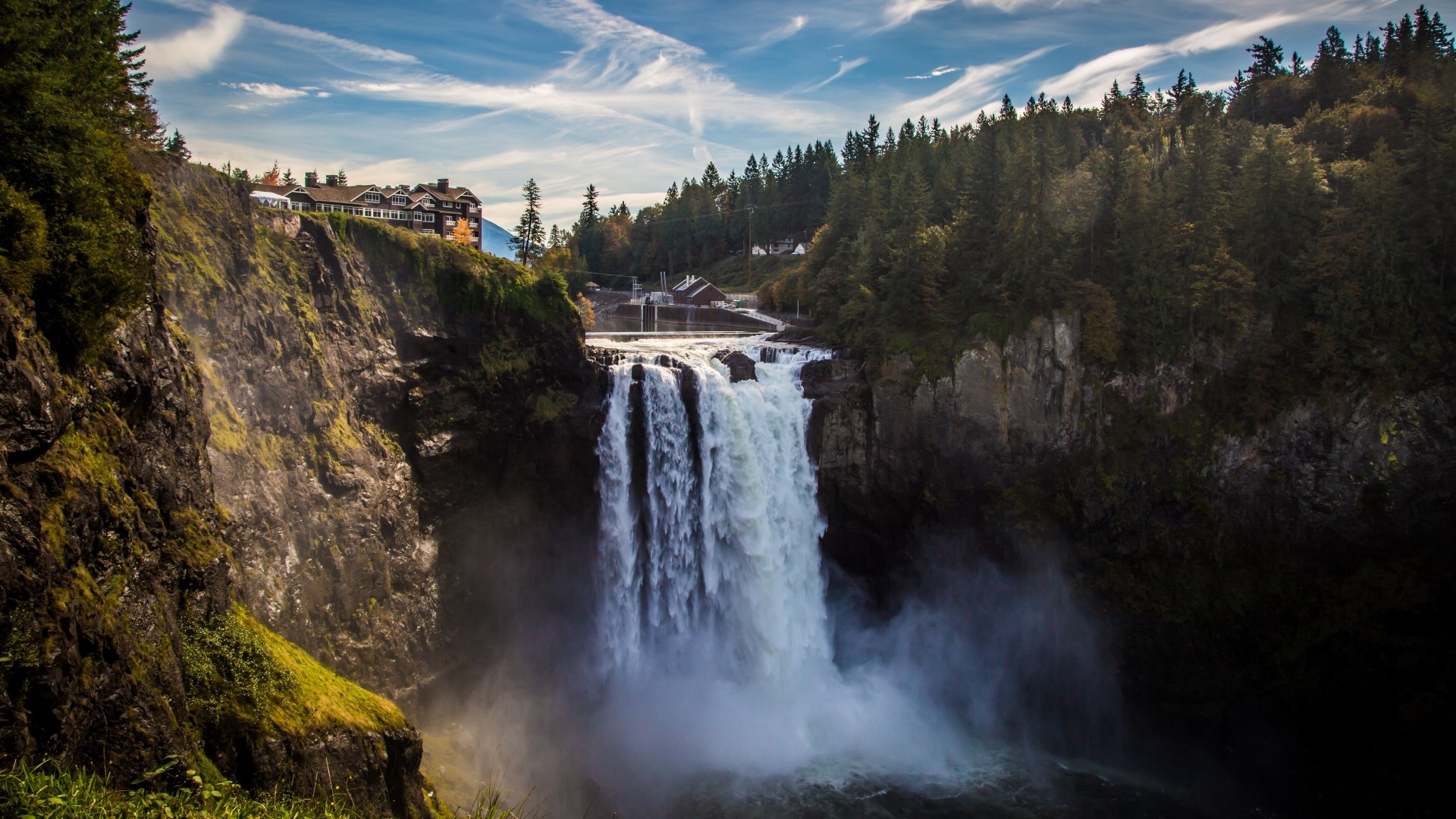 Snoqualmie Falls with historic lodge and forest HD Wallpaper