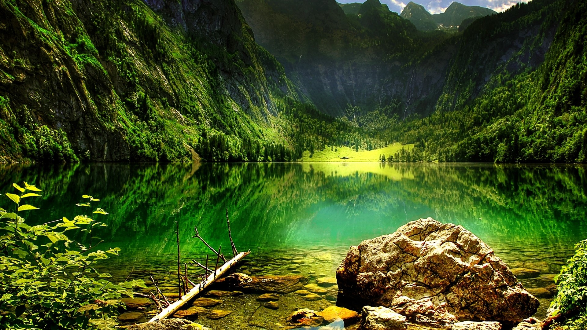 Mountain lake landscape with reflections HD Wallpaper