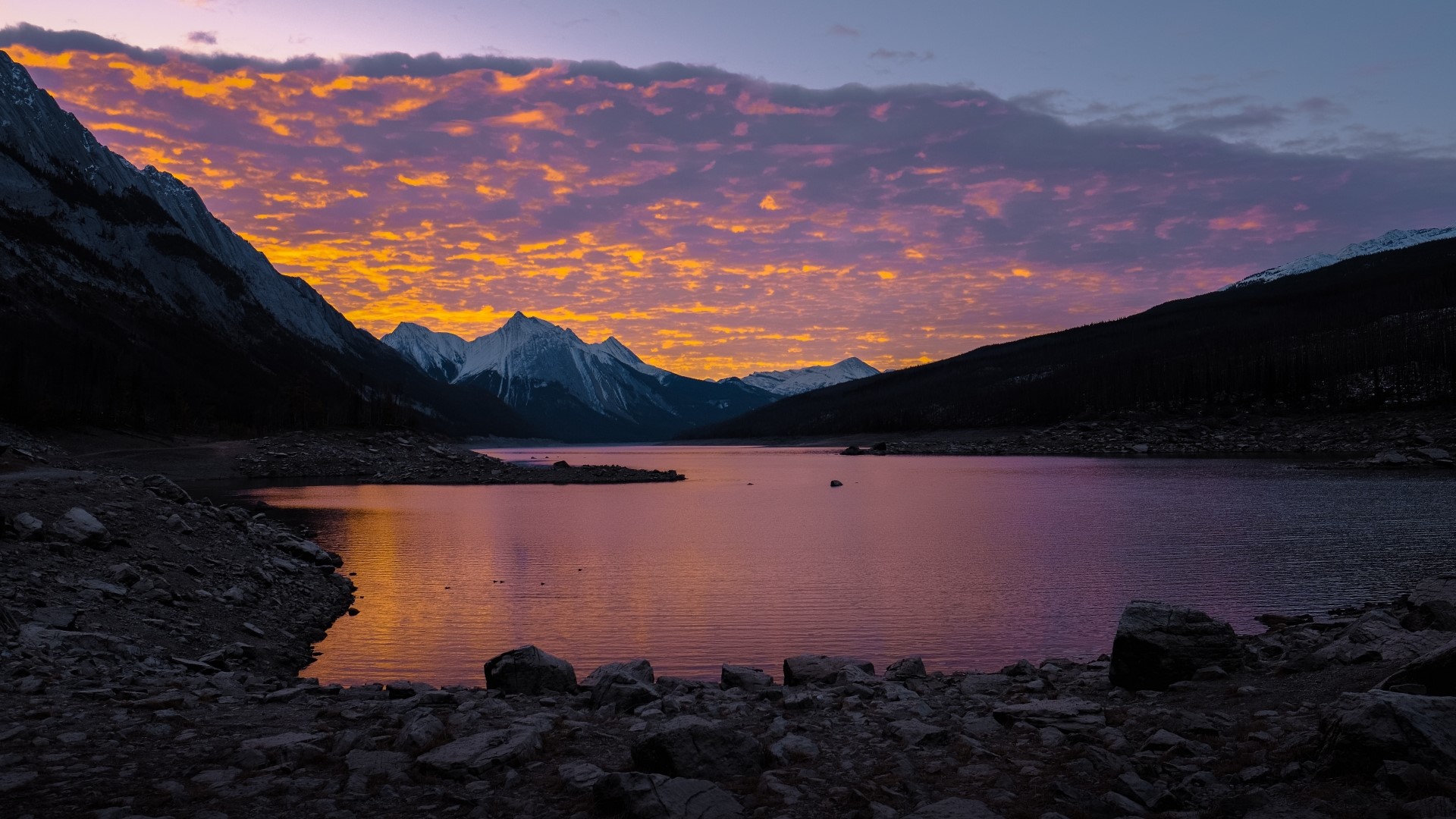 Lake and mountains at sunset HD Wallpaper