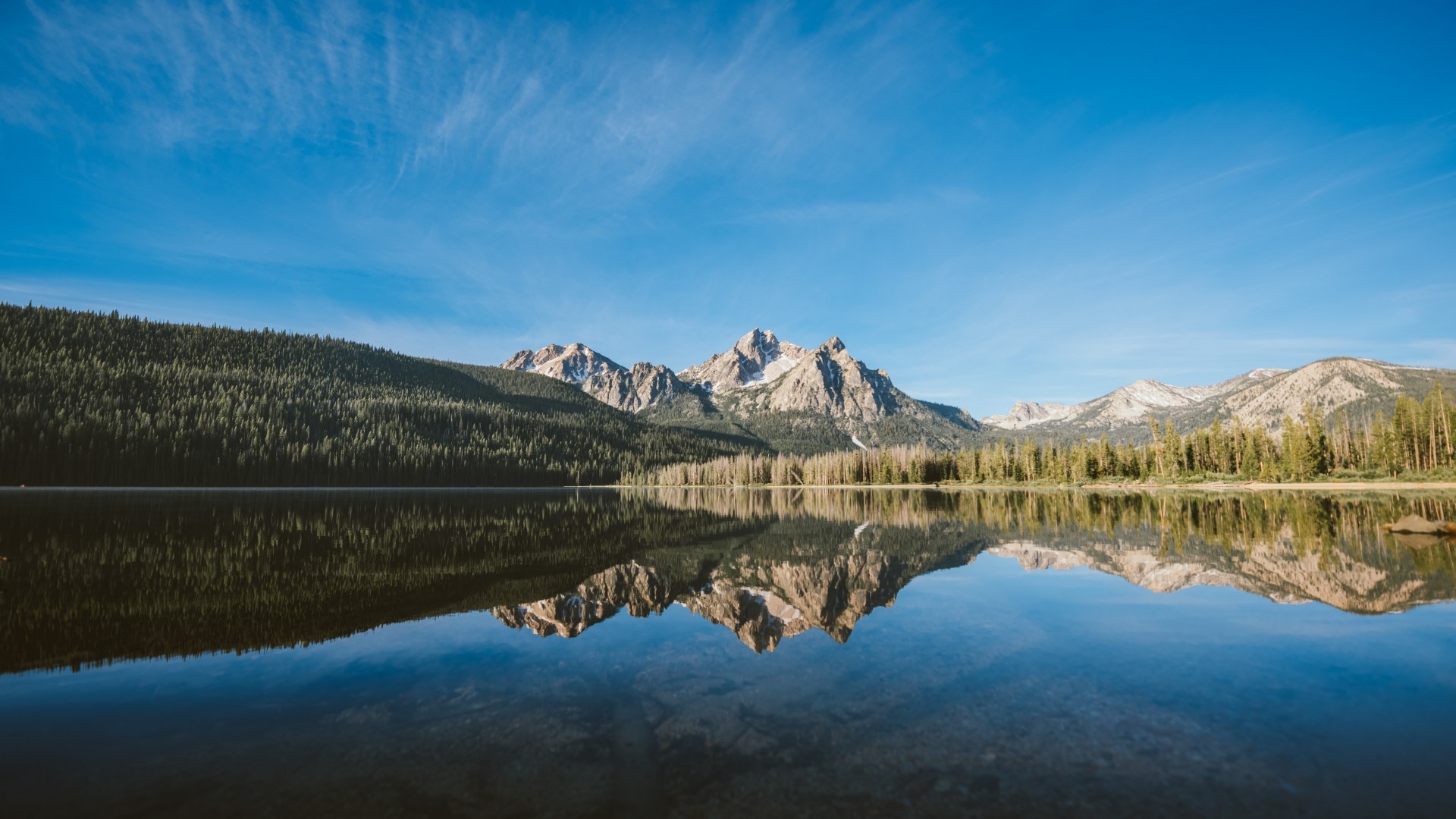 Lake and mountains reflection under blue sky HD Wallpaper
