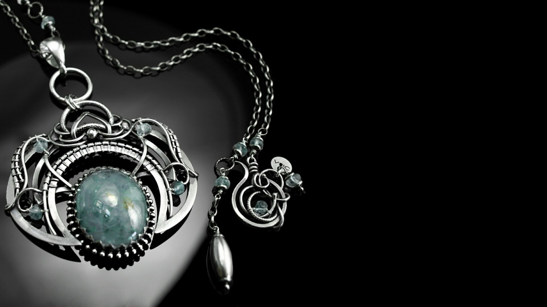 Ornate Silver Pendant Necklace with Aquamarine Gemstone HD Wallpaper
