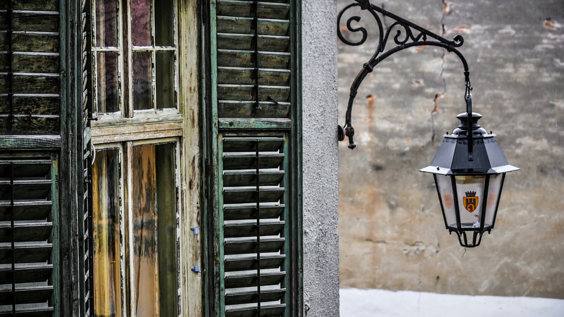 Old window shutters and a hanging lamp HD Wallpaper