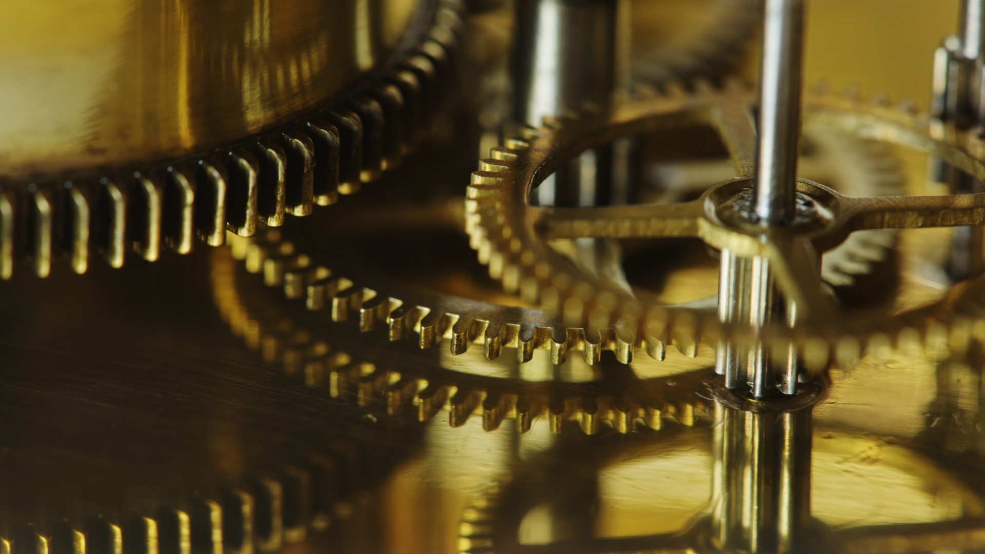 Close-up of brass clockwork gears HD Wallpaper