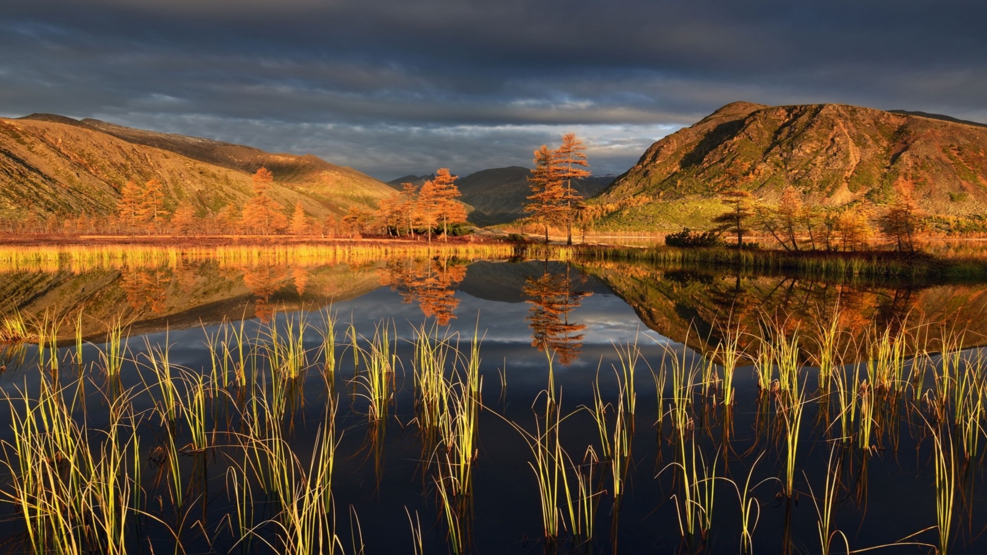 Autumn lake with mountains and reflections HD Wallpaper