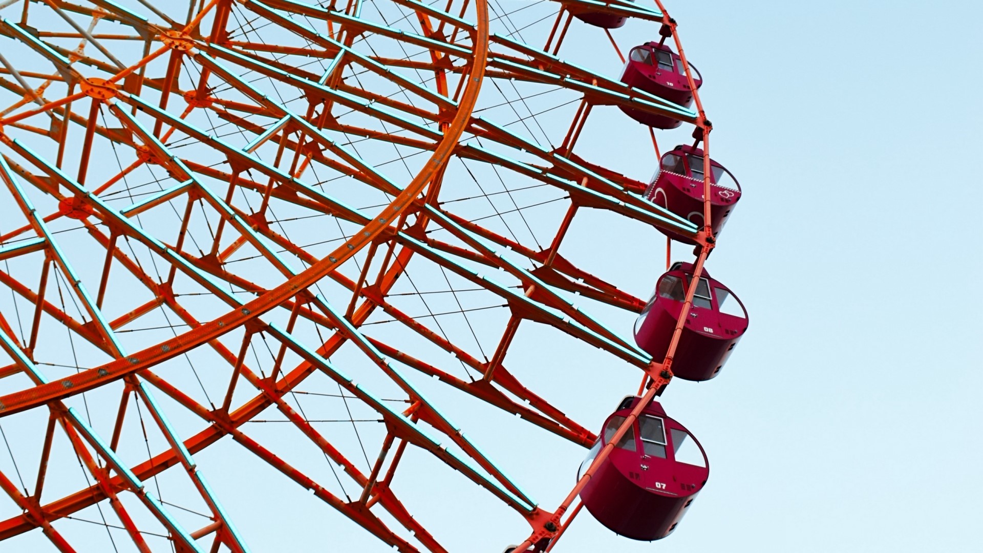 Ferris wheel with red cabins HD Wallpaper