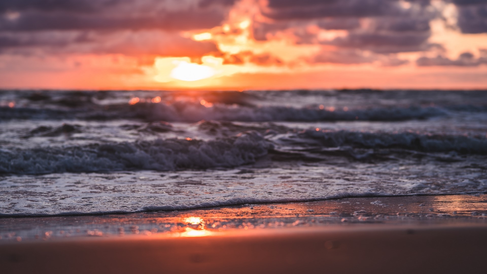 Sunset over the ocean with waves HD Wallpaper