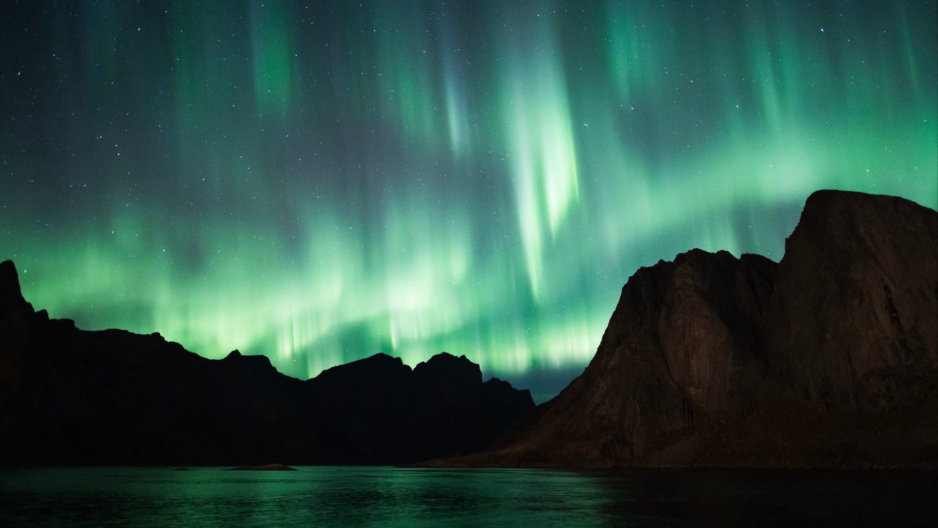 Northern Lights over Mountains and Water HD Wallpaper