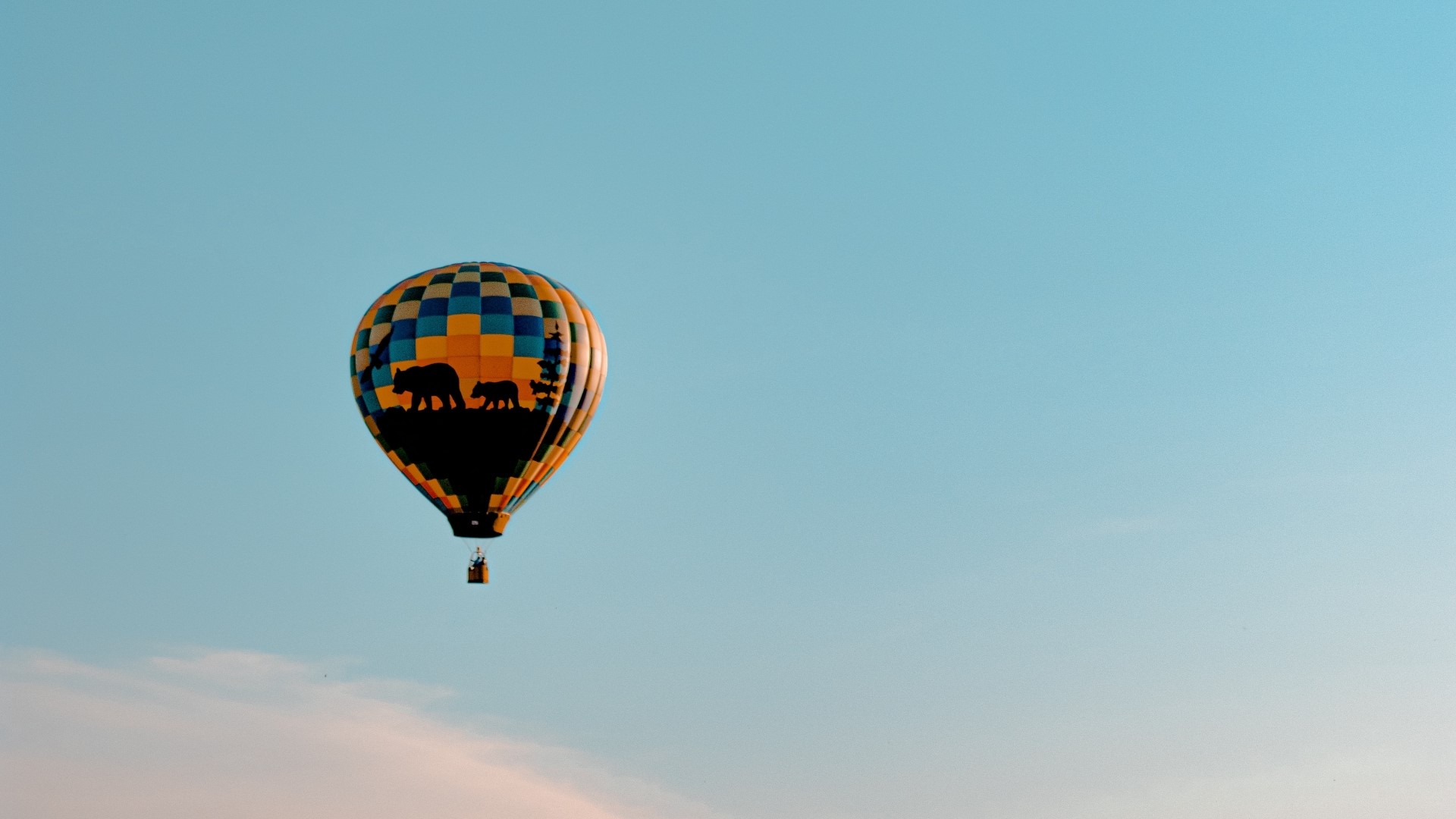 Hot air balloon with bear silhouette HD Wallpaper