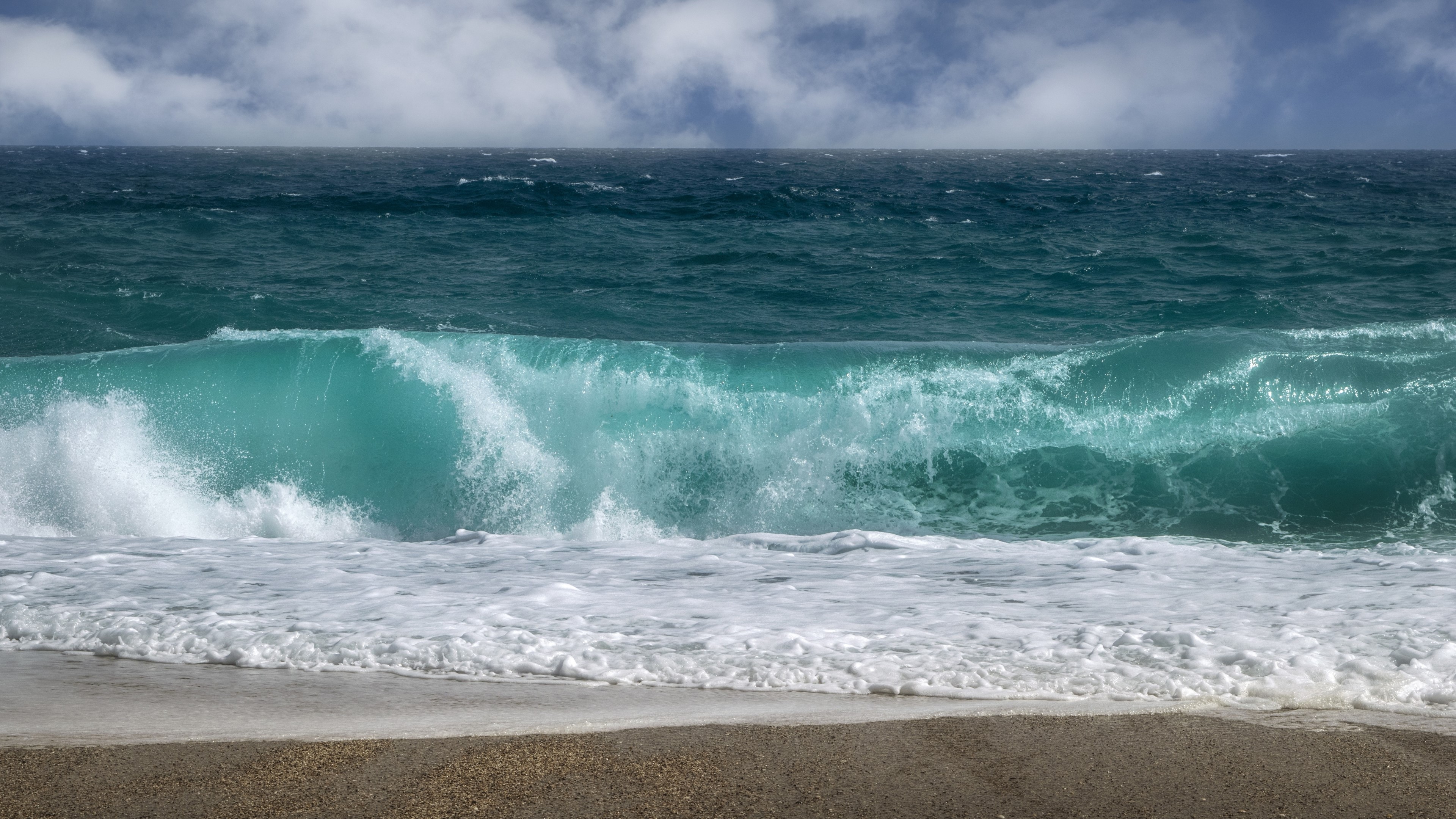 4K Wave Crashing on Beach HD Wallpaper