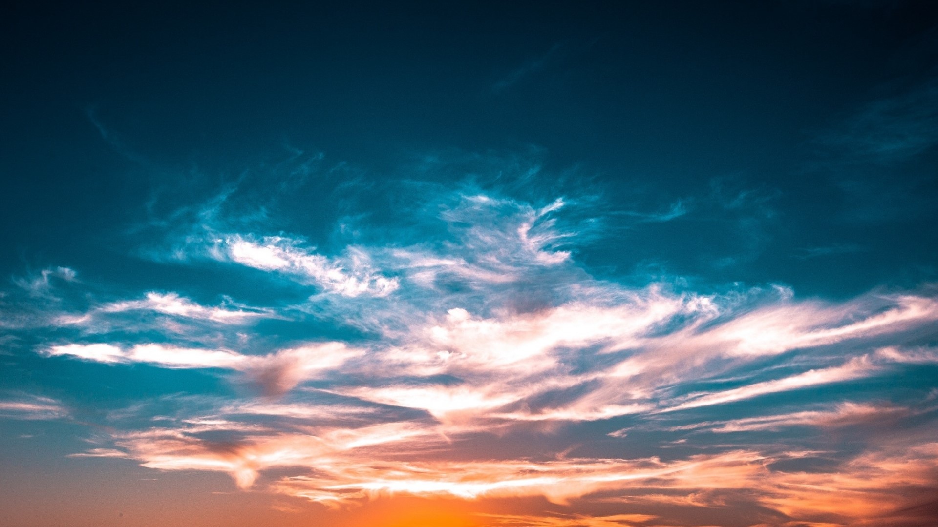 Sunset Sky with Wispy Clouds HD Wallpaper