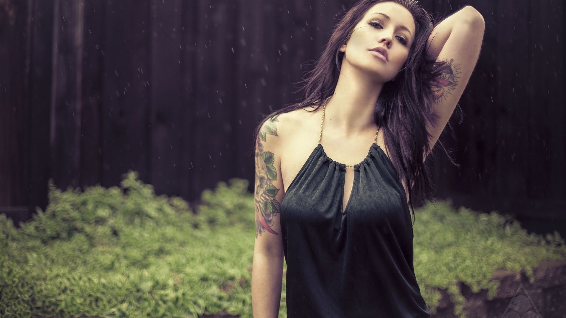 Tattooed woman posing outdoors HD Wallpaper