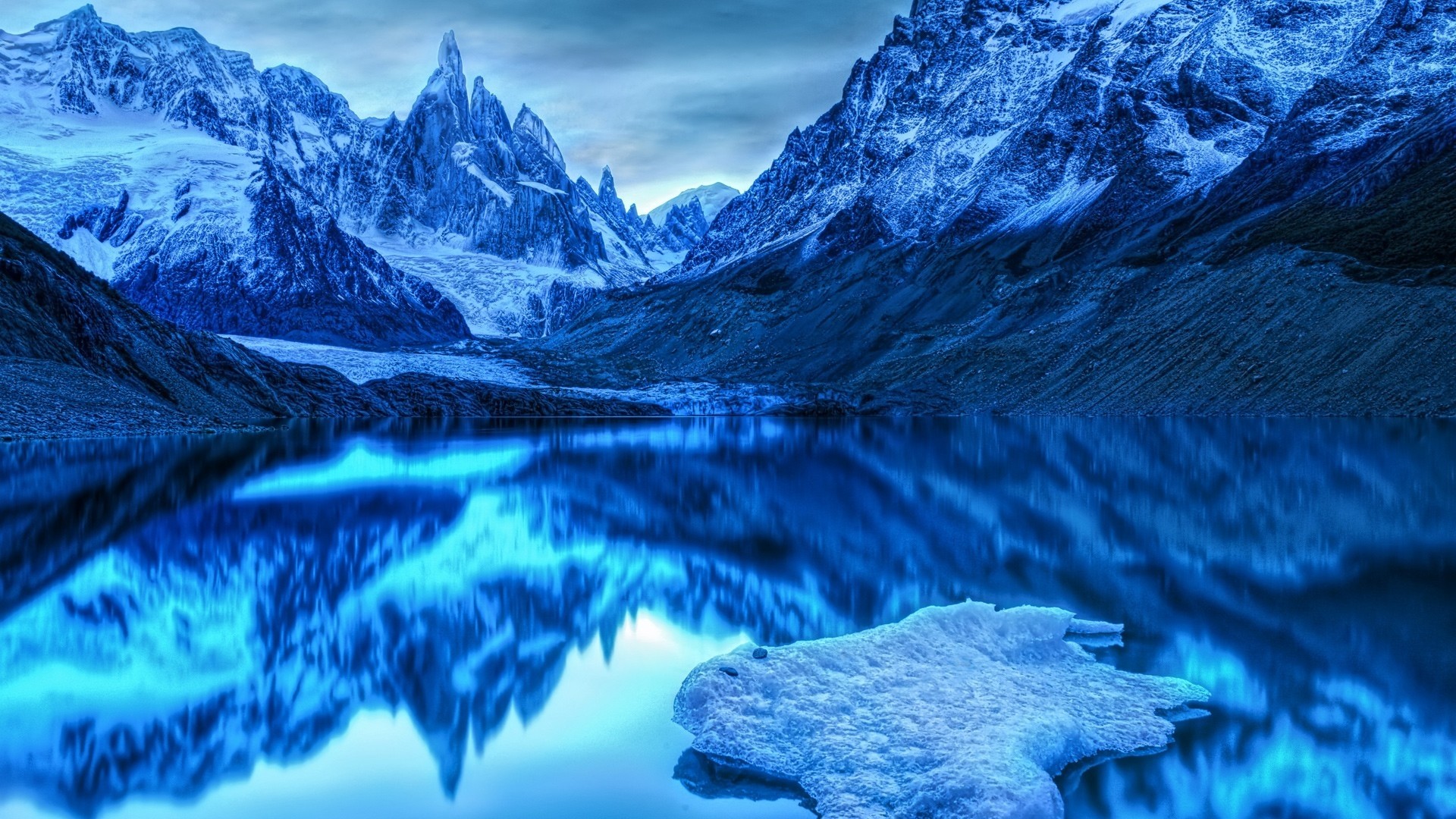 Blue lake and snowy mountains with ice floe HD Wallpaper